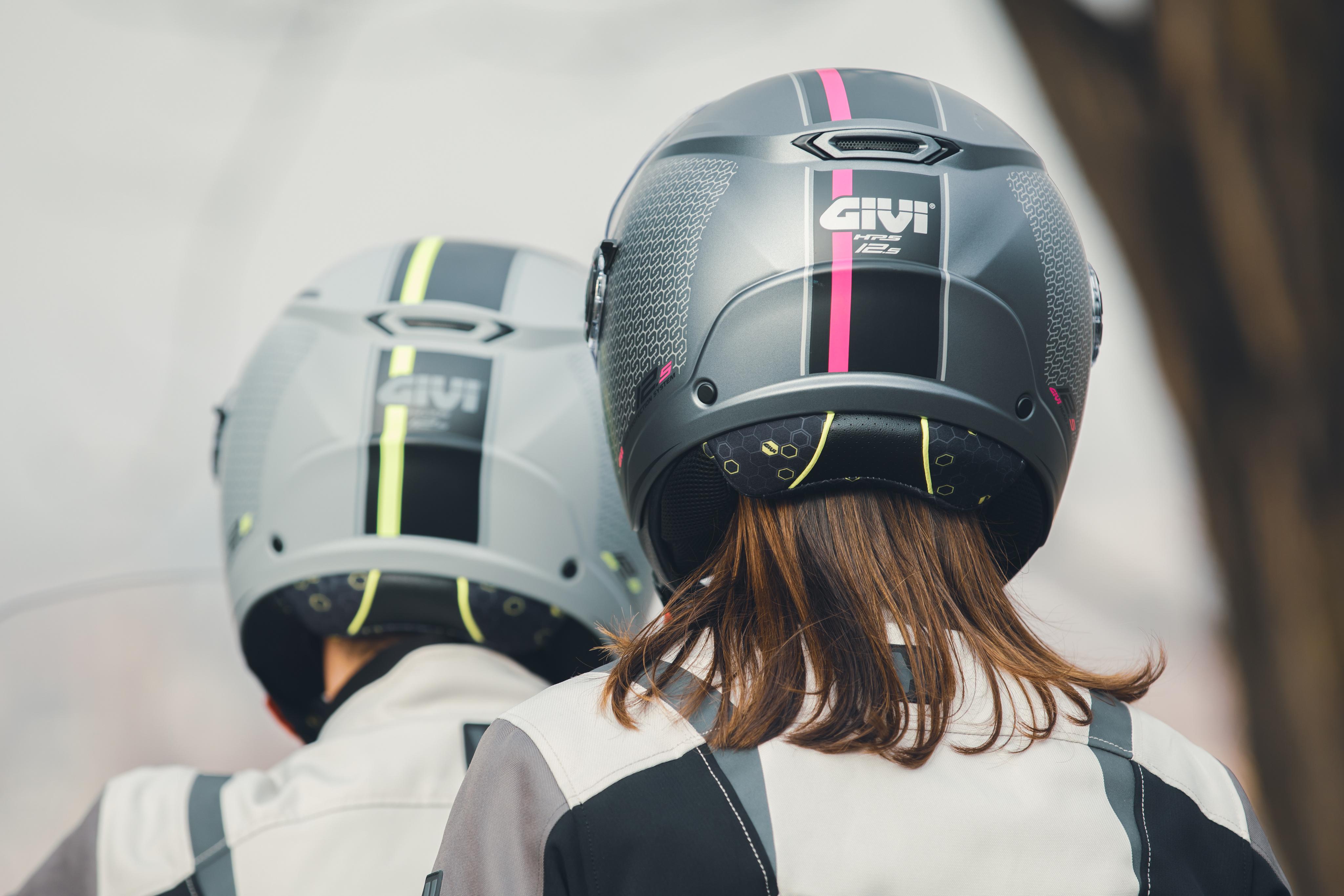 HONDA FORZA 350 (23) Urban 014 equipped with H125FTHTP helmet