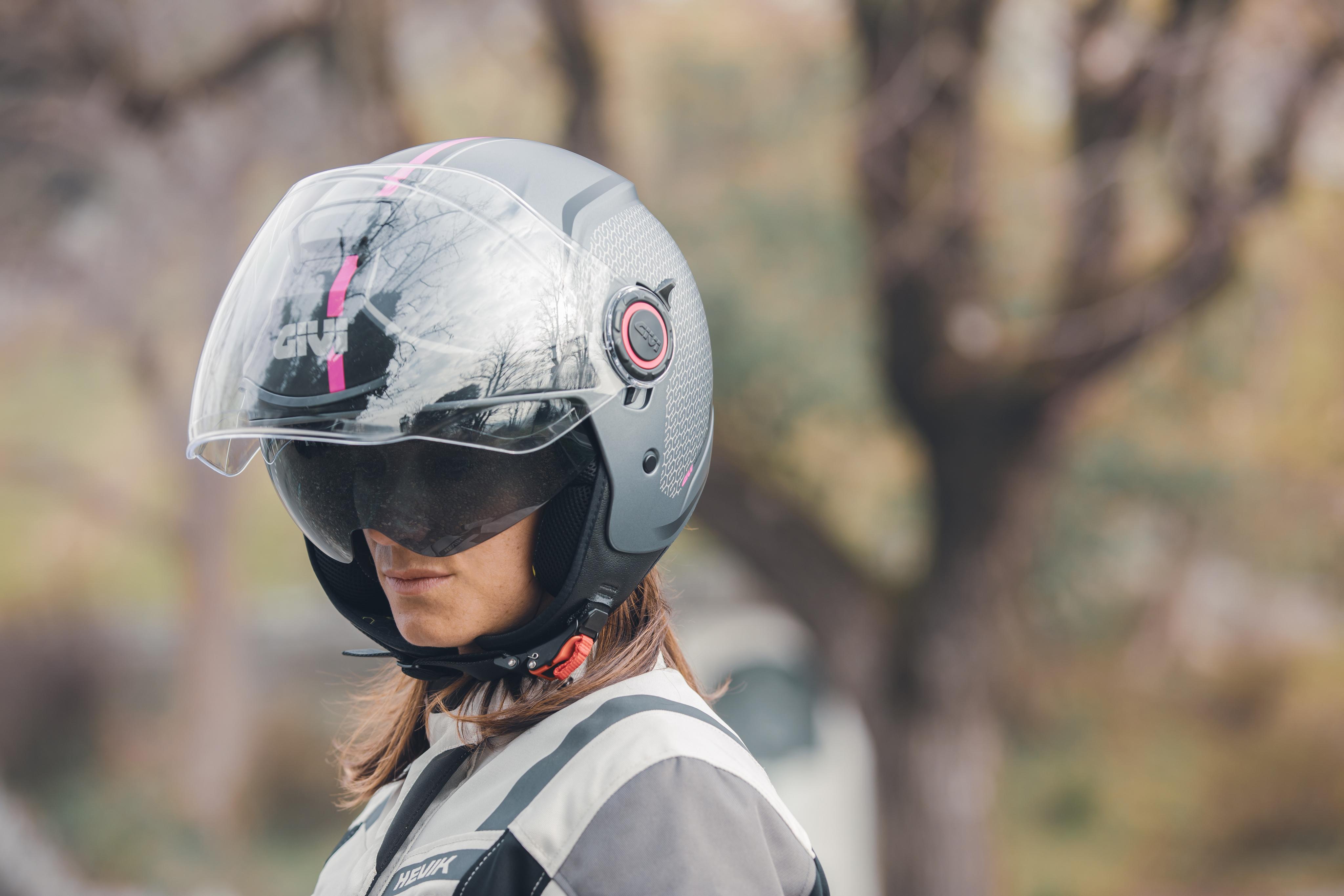 HONDA FORZA 350 (23) Urban 017 equipped with H125FTHTP helmet