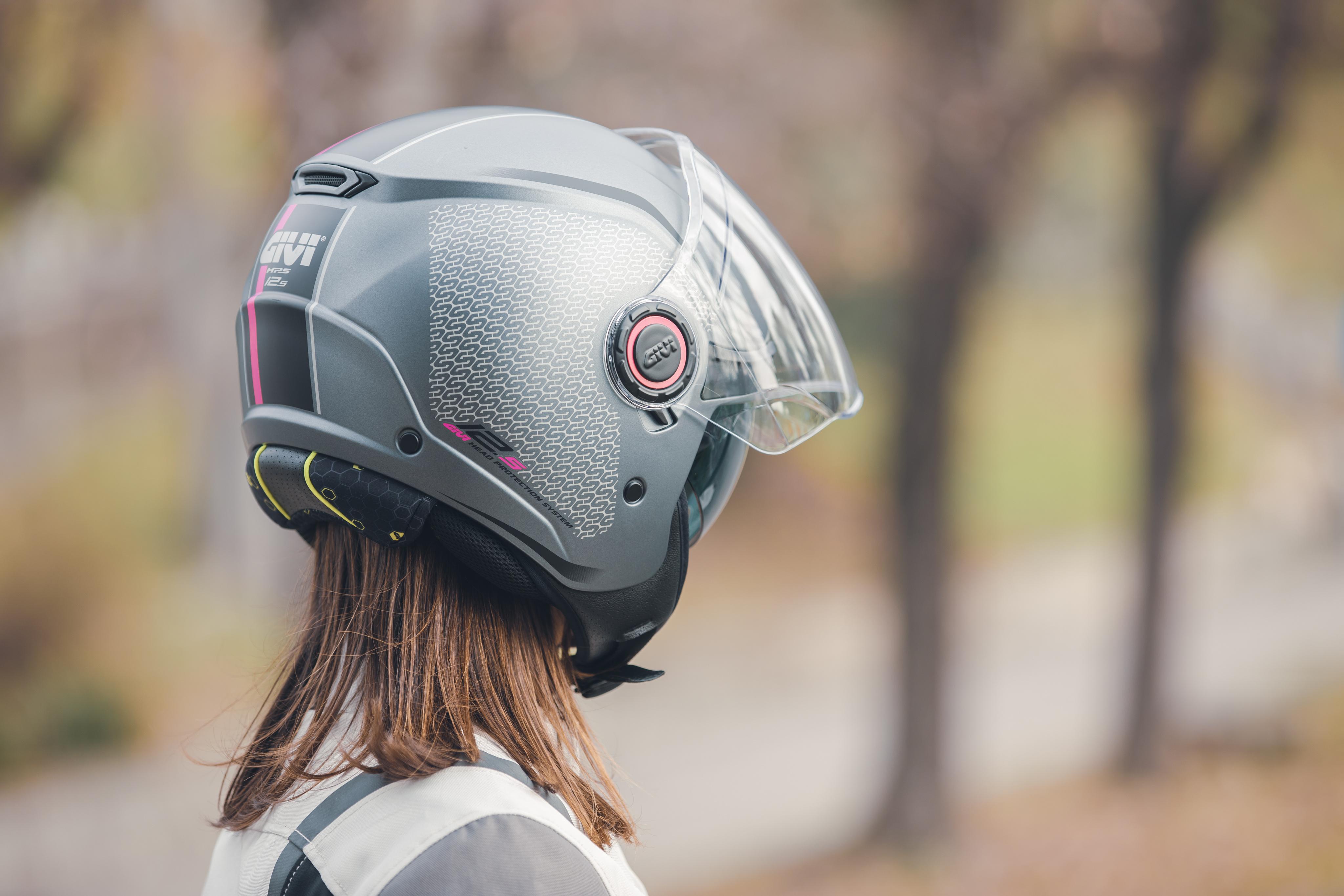 HONDA FORZA 350 (23) Urban 018 equipped with H125FTHTP helmet