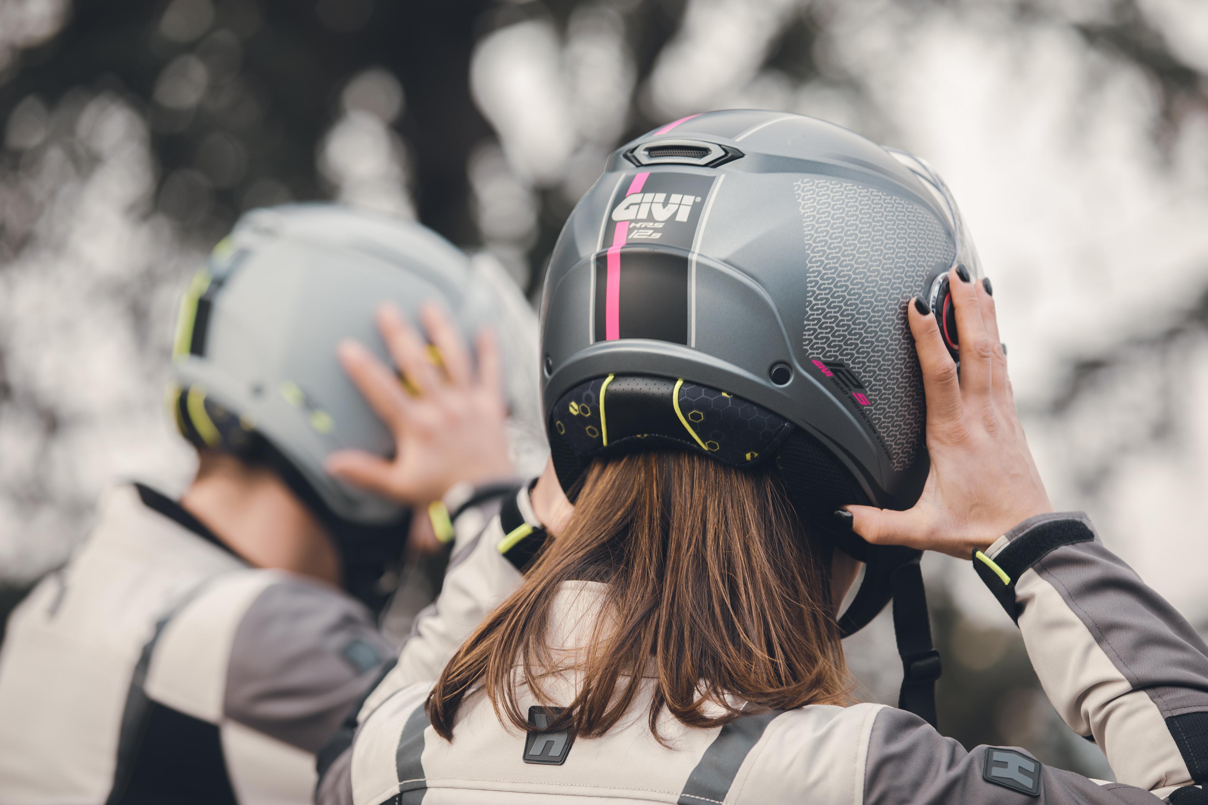 HONDA FORZA 350 (23) Urban 019 equipped with H125FTHTP helmet