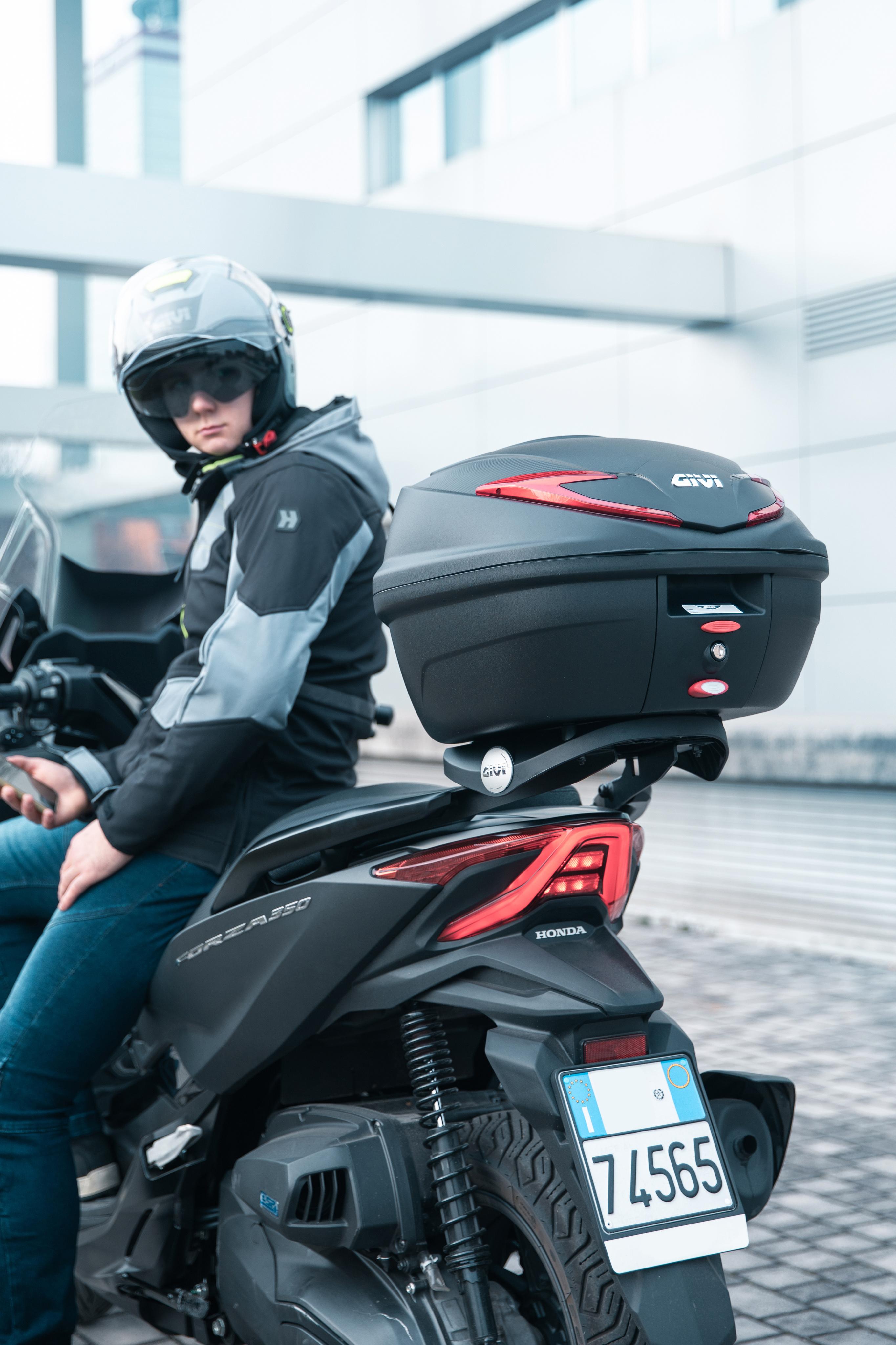 HONDA FORZA 350 (23) Urban 031 allestita con top-case B360N2