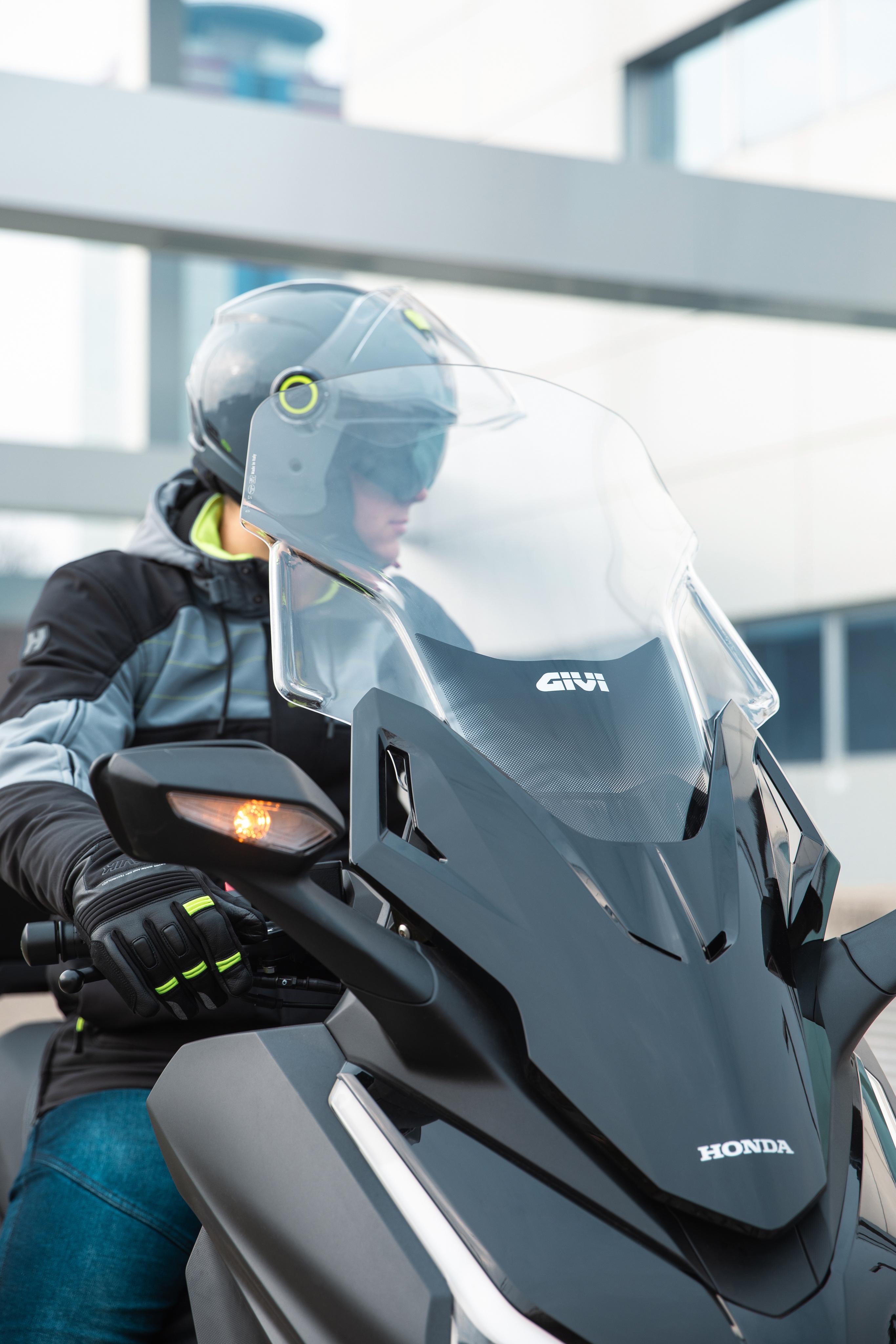 HONDA FORZA 350 (23) Urban 033 fitted with D1187ST glass