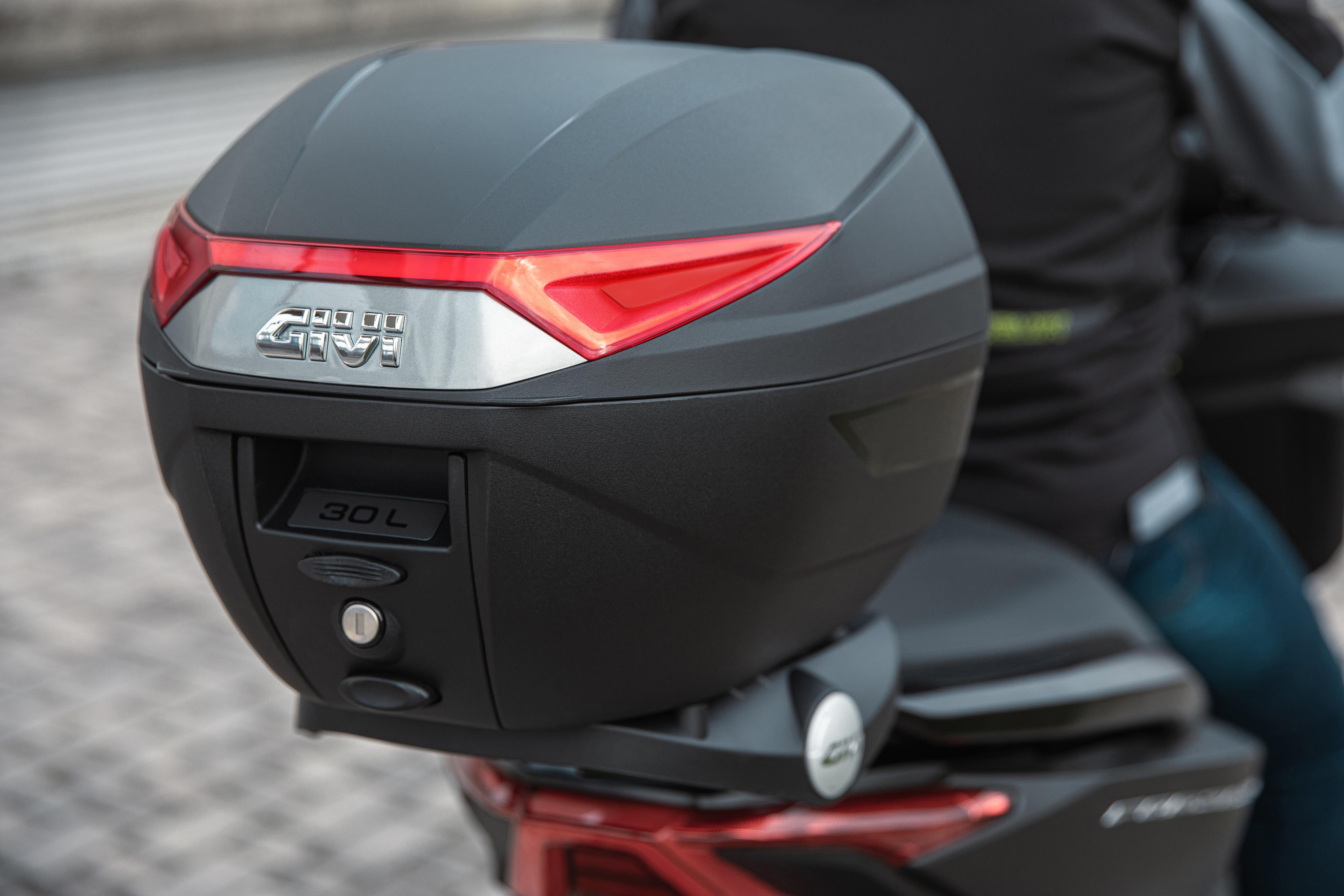 HONDA FORZA 350 (23) Urban 037 allestita con top-case C30