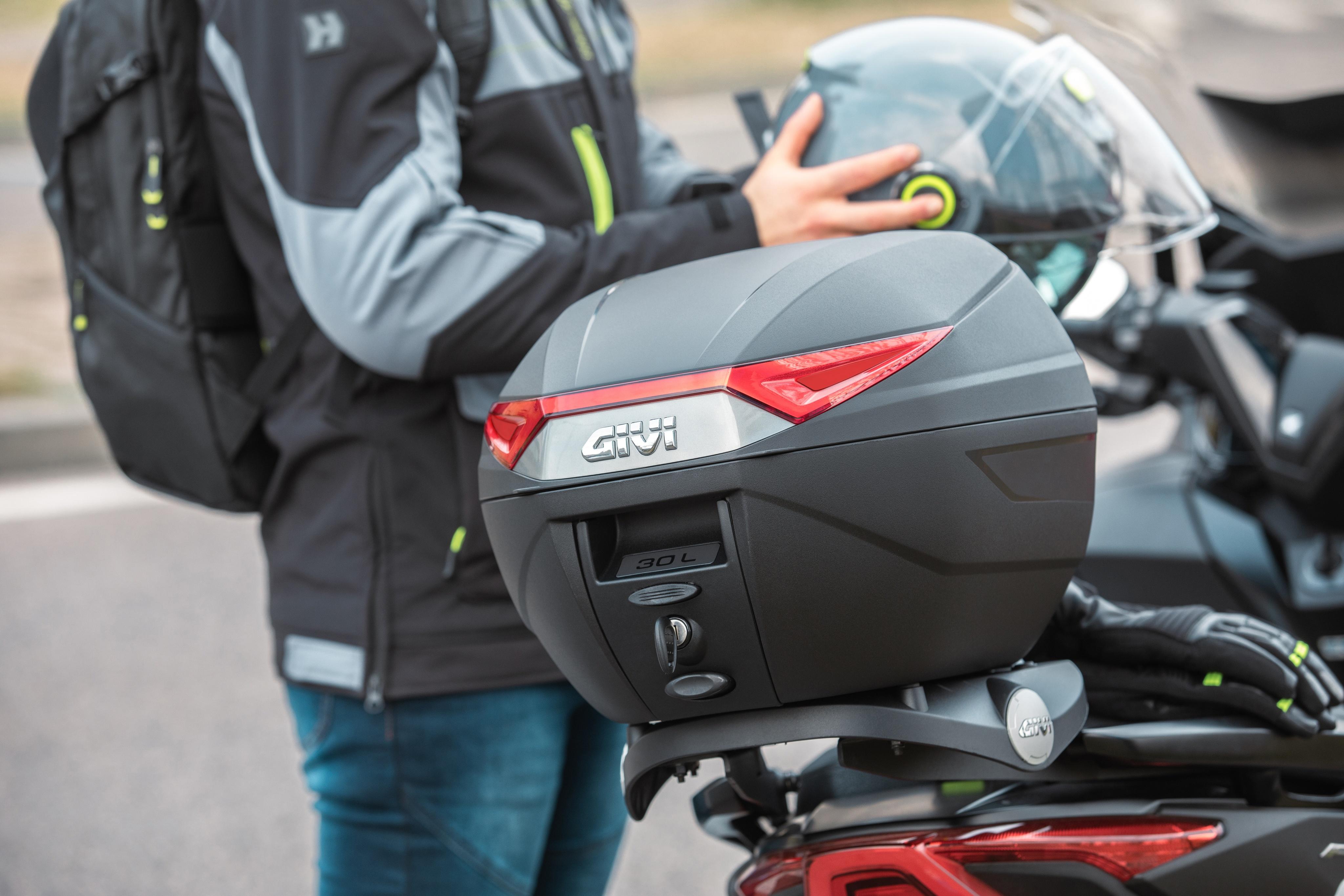 HONDA FORZA 350 (23) Urban 040 allestita con top-case C30