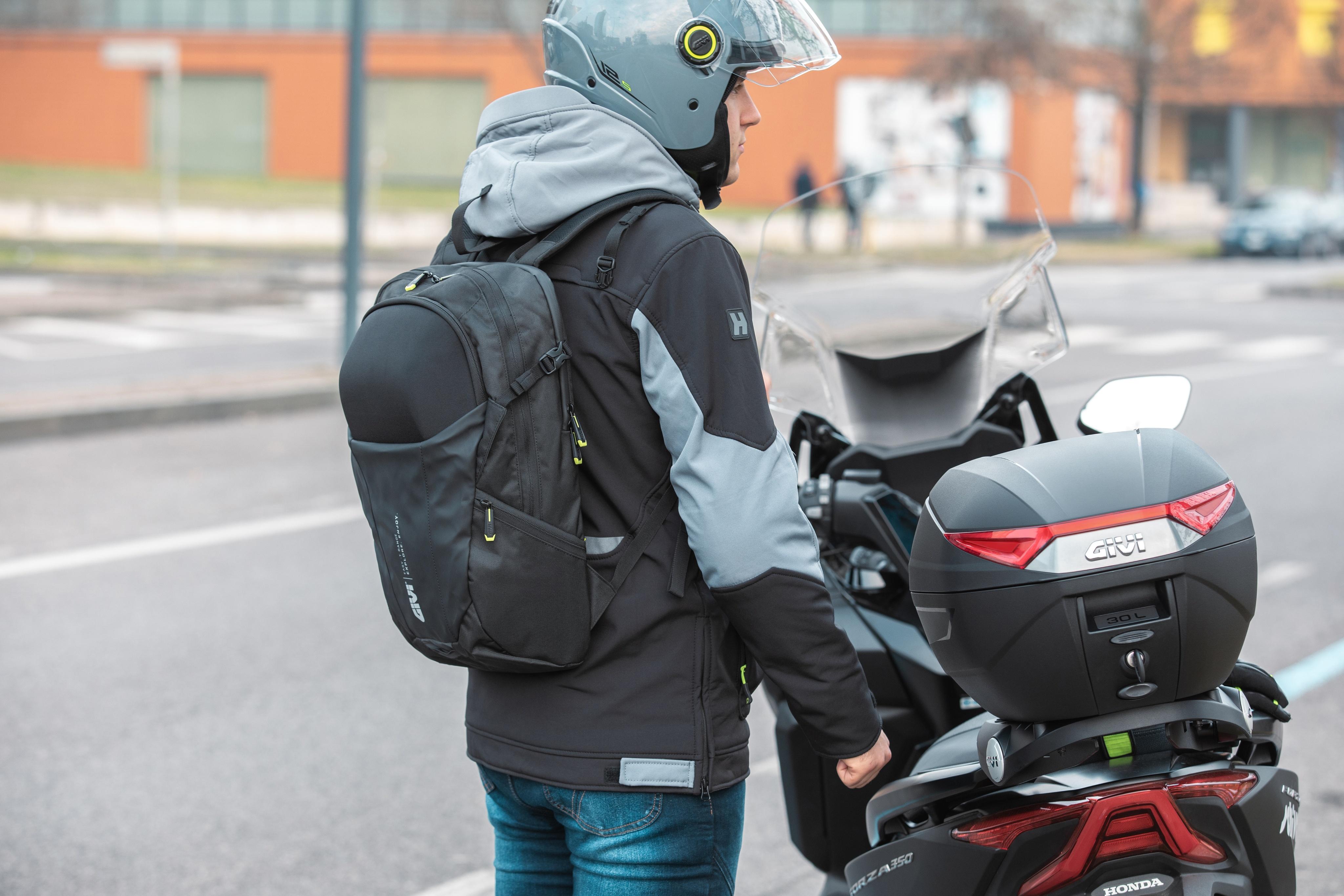 HONDA FORZA 350 (23) Urban 041 allestita con zaino EA129B