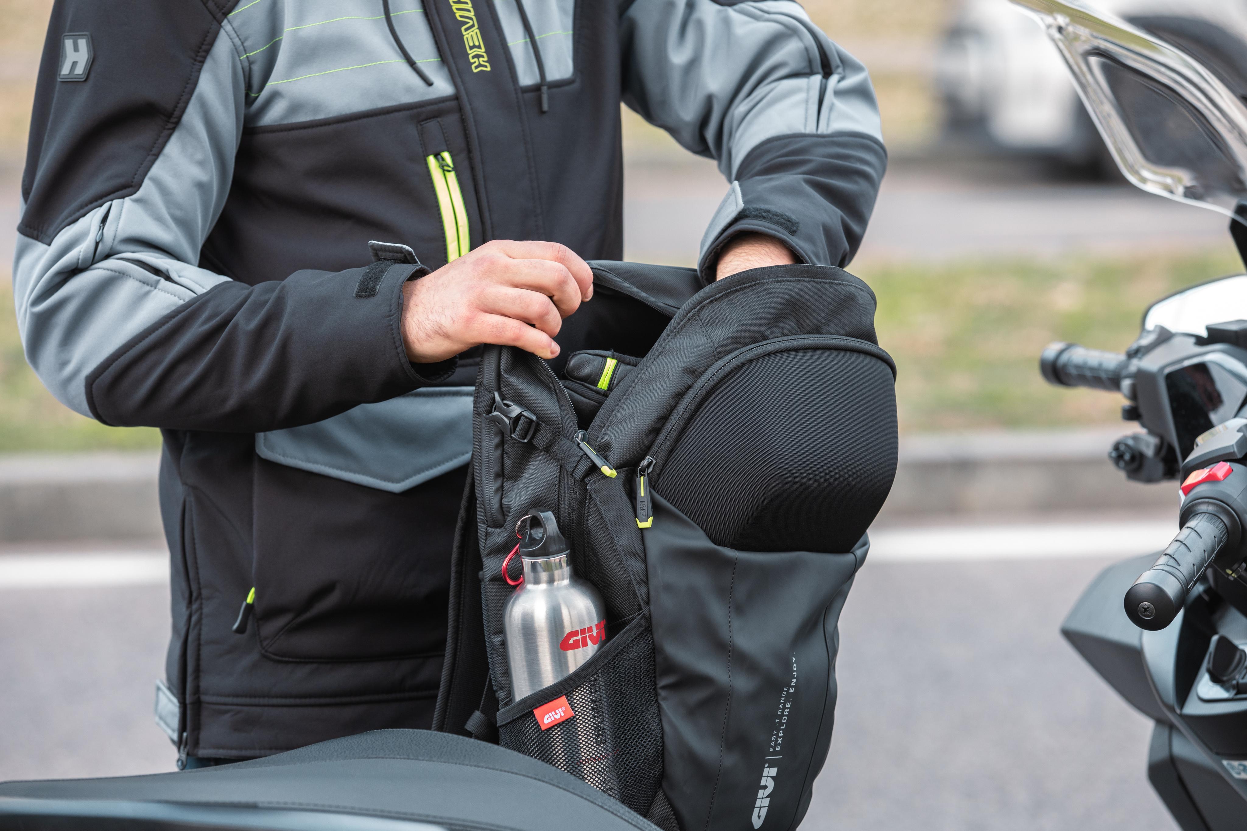 HONDA FORZA 350 (23) Urban 042 equipped with EA129B backpack