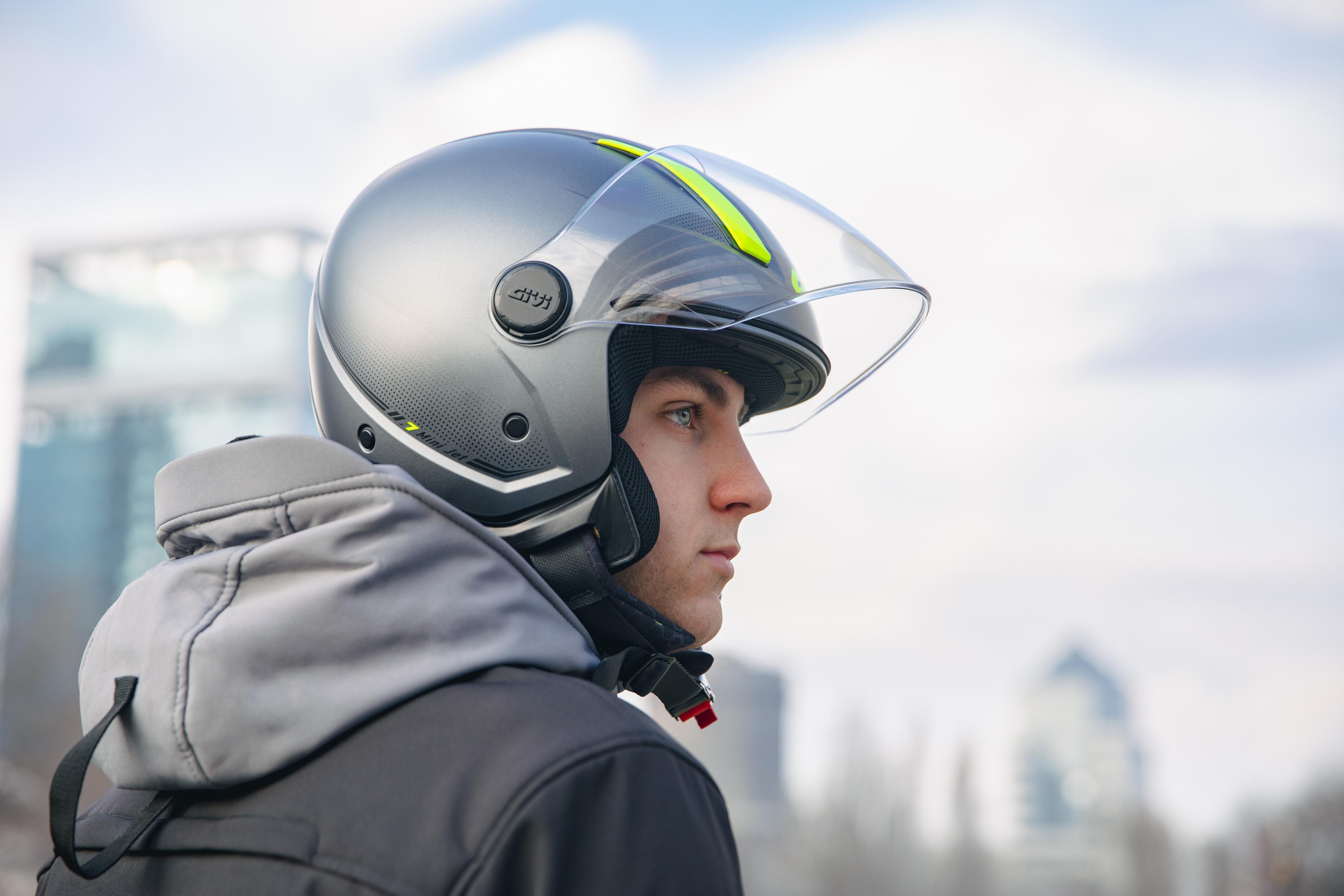 HONDA FORZA 350 (23) Urban 048 allestita con casco H117BG768