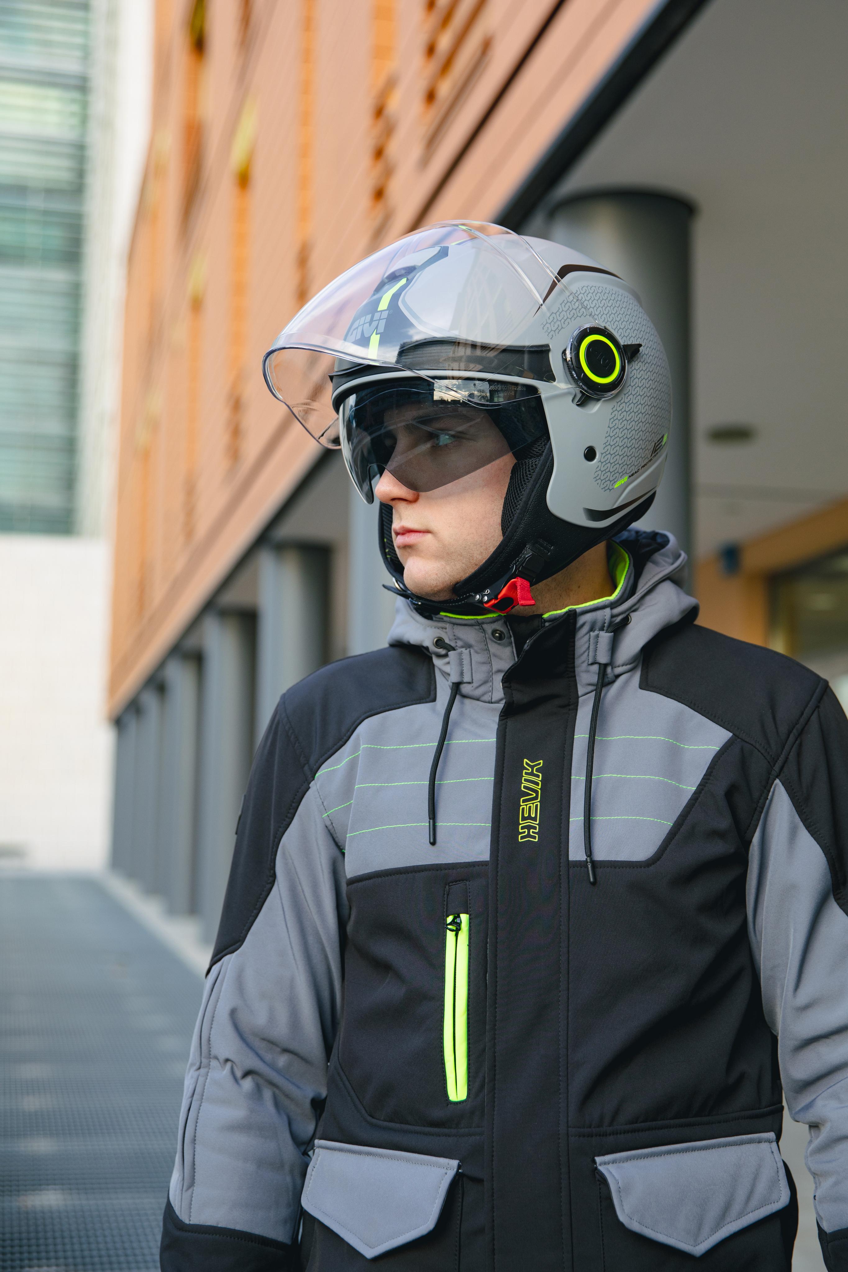 HONDA FORZA 350 (23) Urban 050 equipped with H125FTHGY helmet