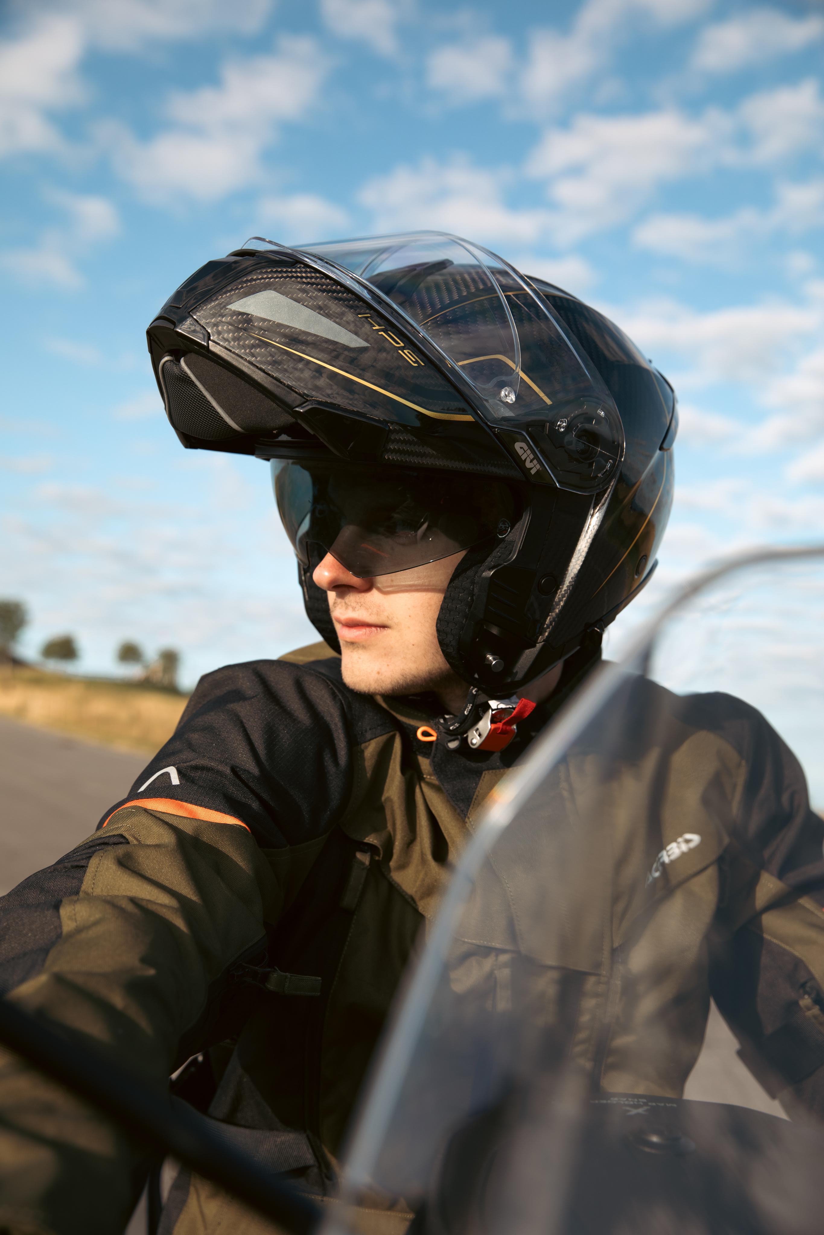 Kawasaki Versys 1100 (25) V49 Touring 058 equipped with HX50DCRBN