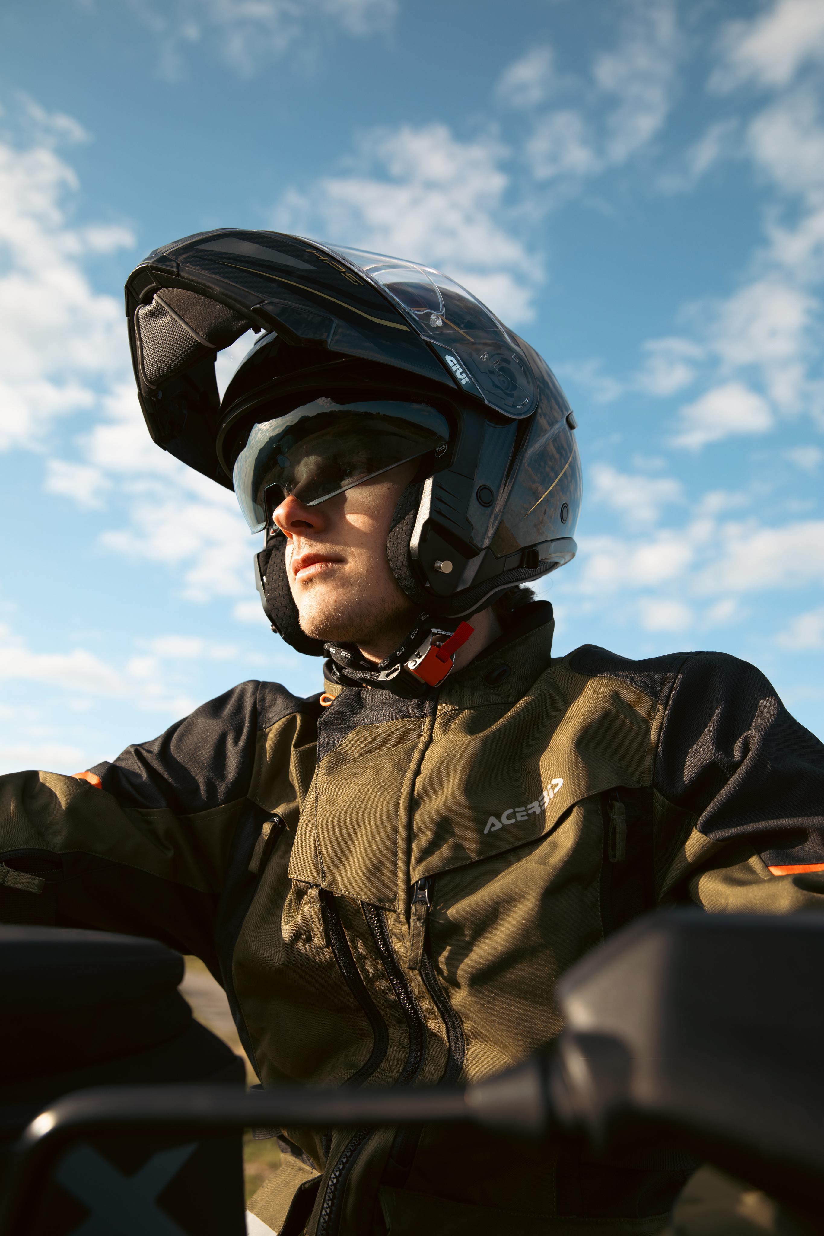 Kawasaki Versys 1100 (25) V49 Touring 095 equipped with HX50FHGBY