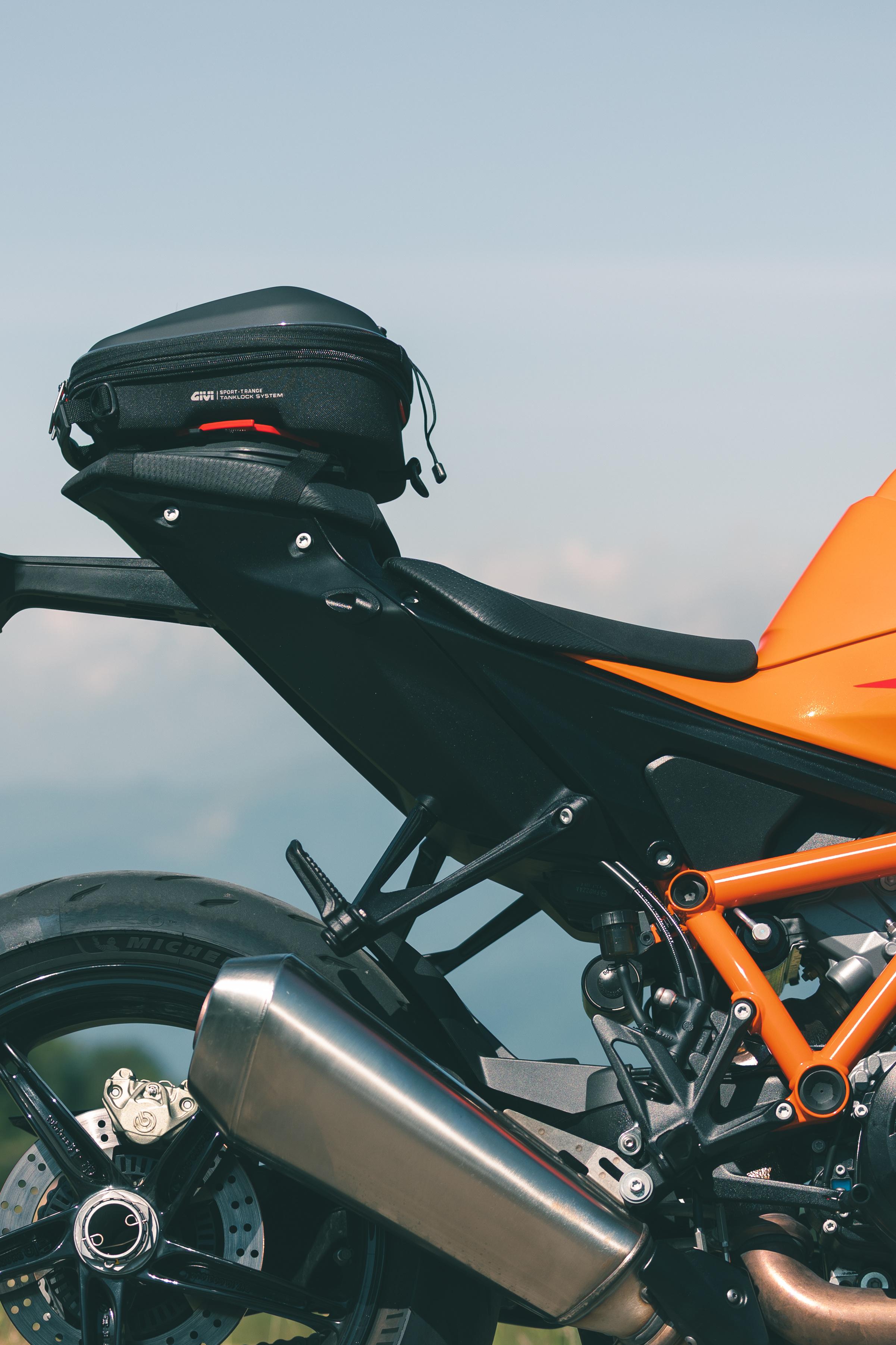 KTM 1390 SUPER DUKE R EVO (25) Sport Helmets 01 04 equipped with ST610