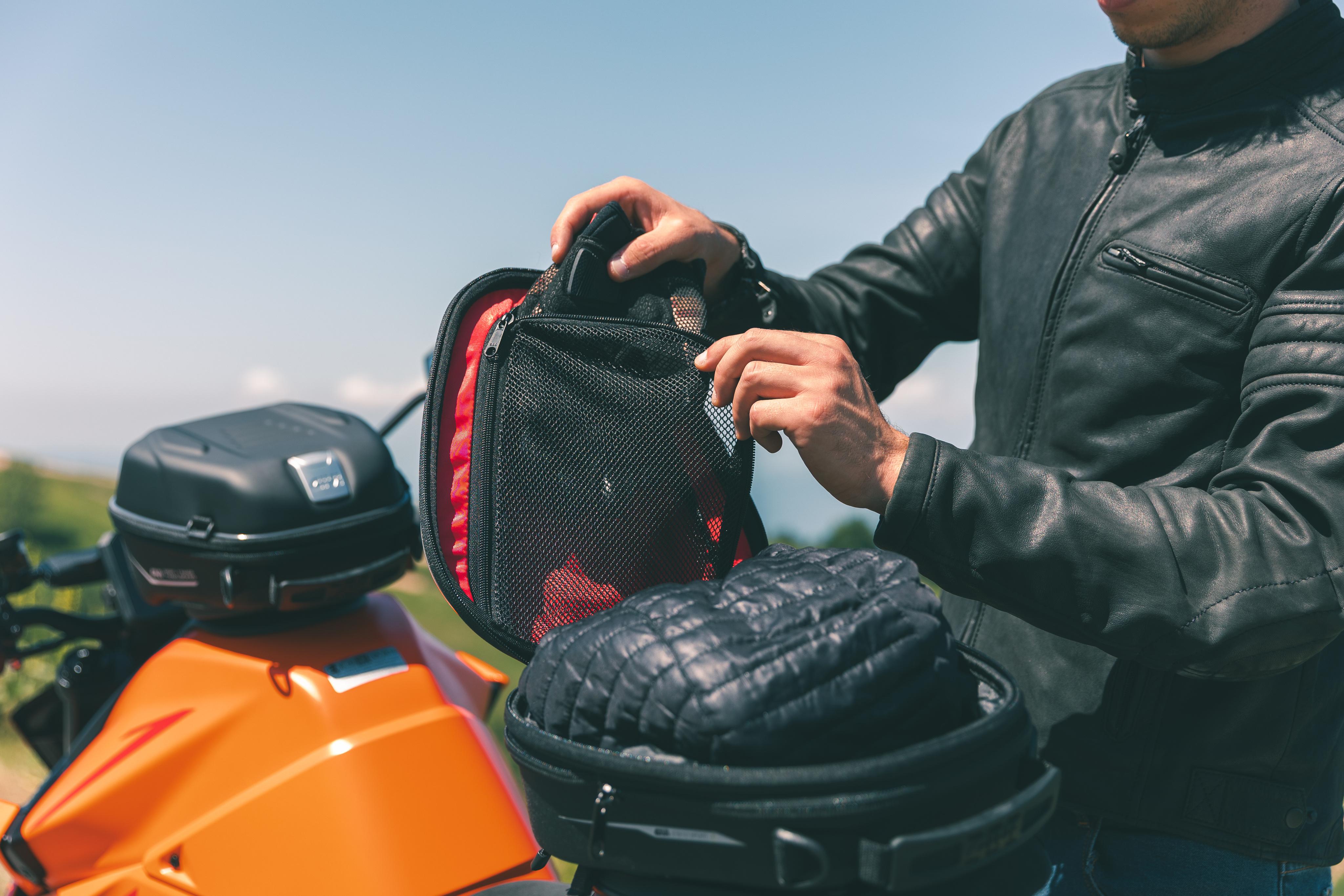 KTM 1390 SUPER DUKE R EVO (25) Sport Helmets 01 13 equipped with ST610