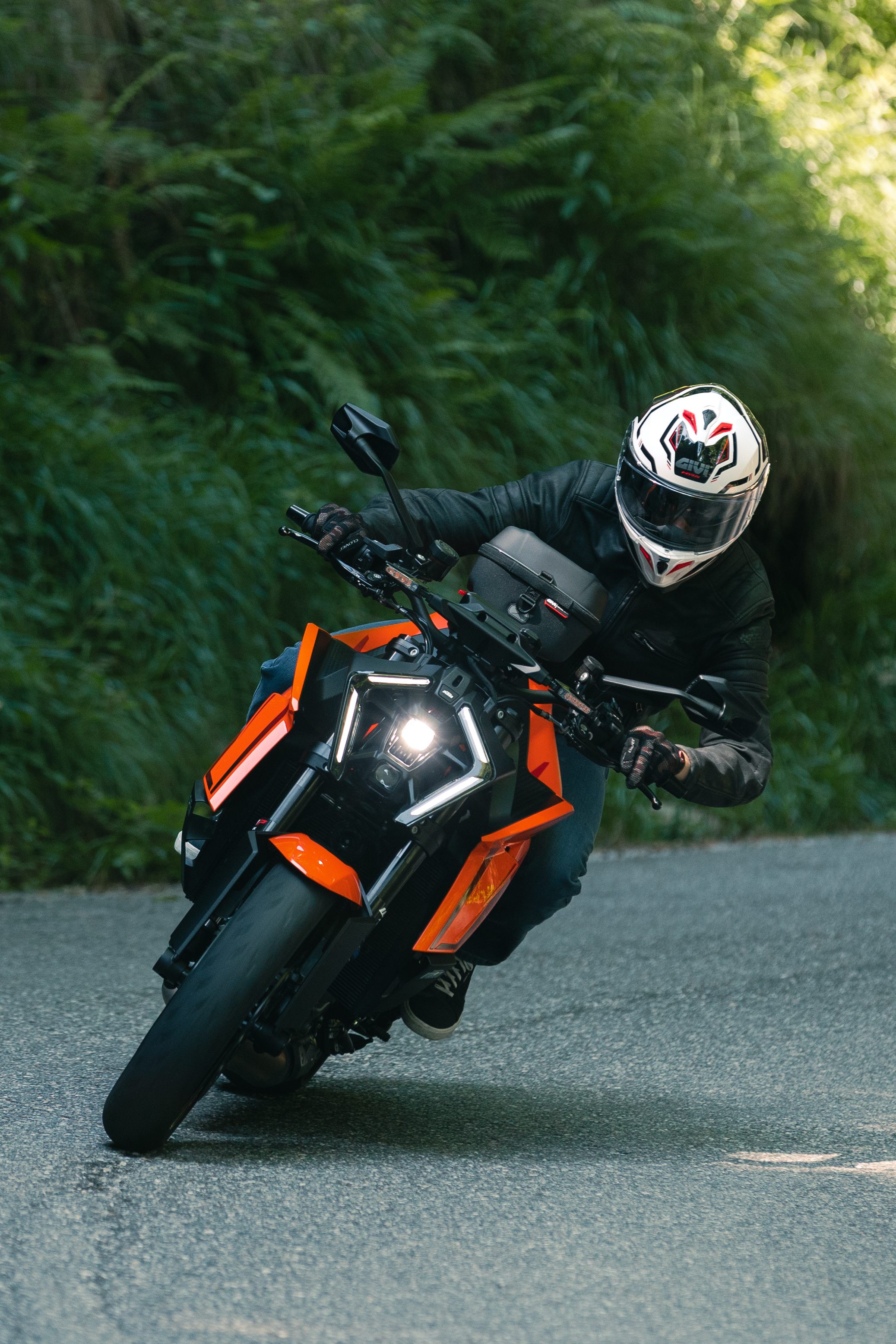 KTM 1390 SUPER DUKE R EVO (25) Caschi Sport 01 26 allestita con H503FQSWR