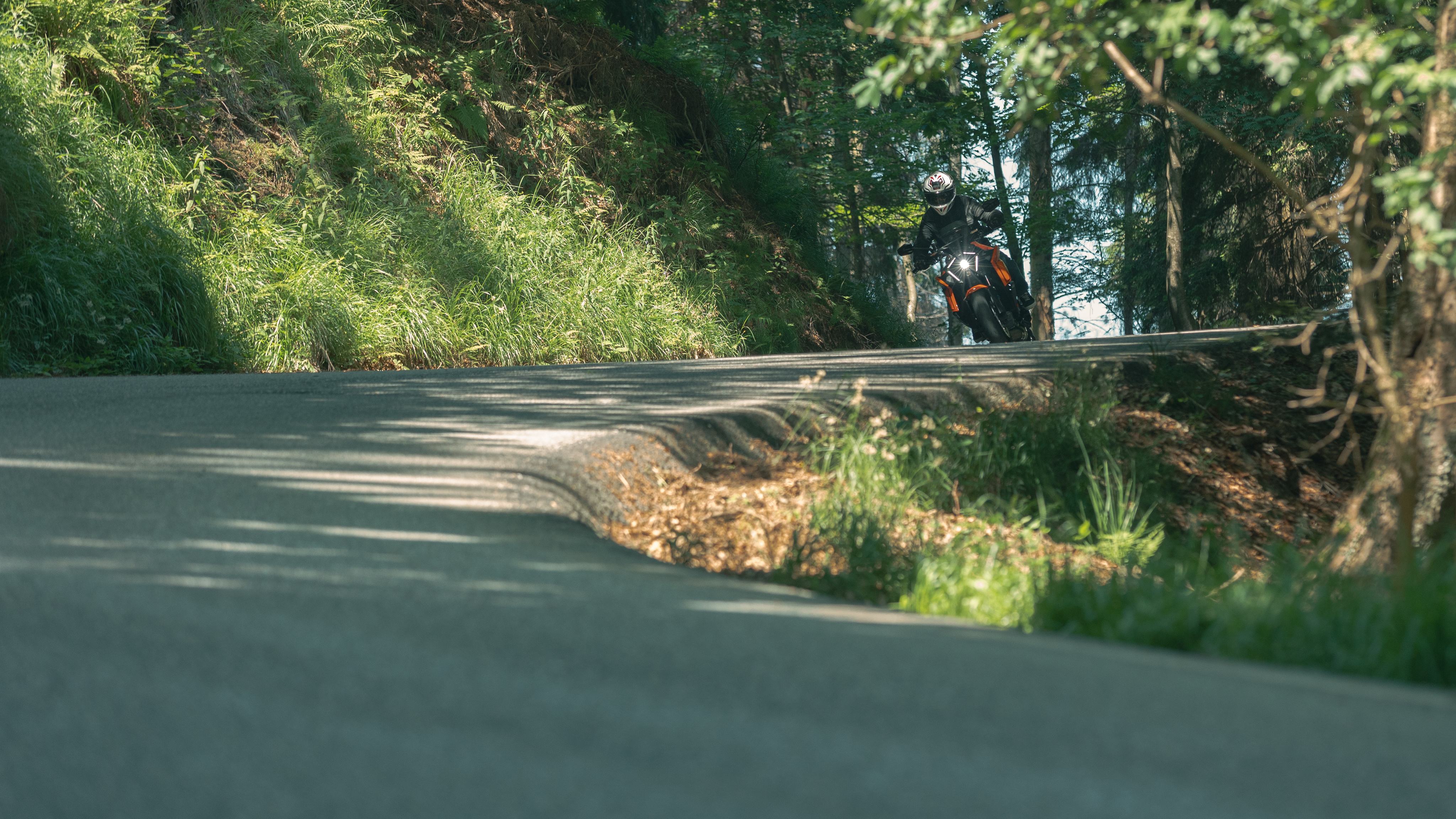 KTM 1390 SUPER DUKE R EVO (25) Sport Helmets 01 27 equipped with H503FQSWR