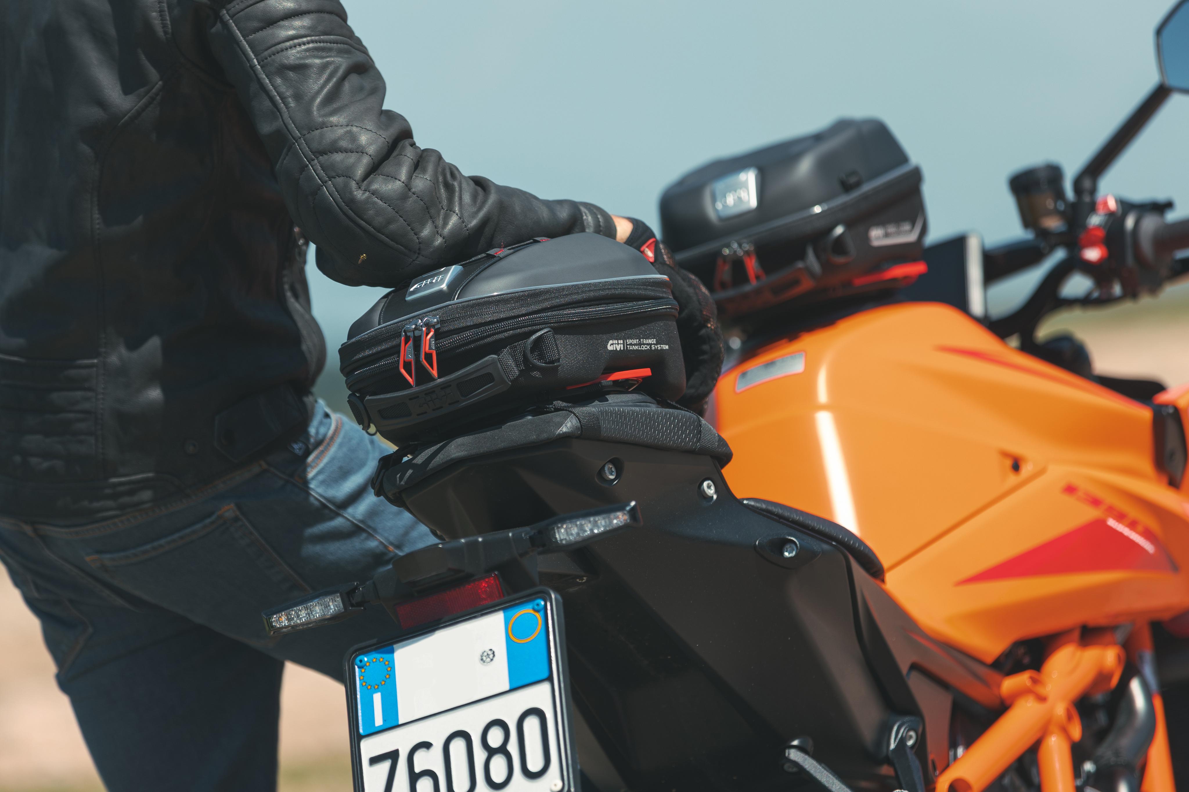 KTM 1390 SUPER DUKE R EVO (25) Caschi Sport 01 38 allestita con ST610