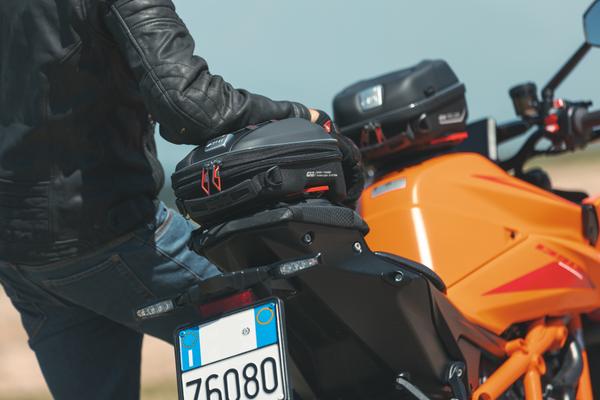KTM 1390 SUPER DUKE R EVO (25) Sport Helmets 01 38 equipped with ST610