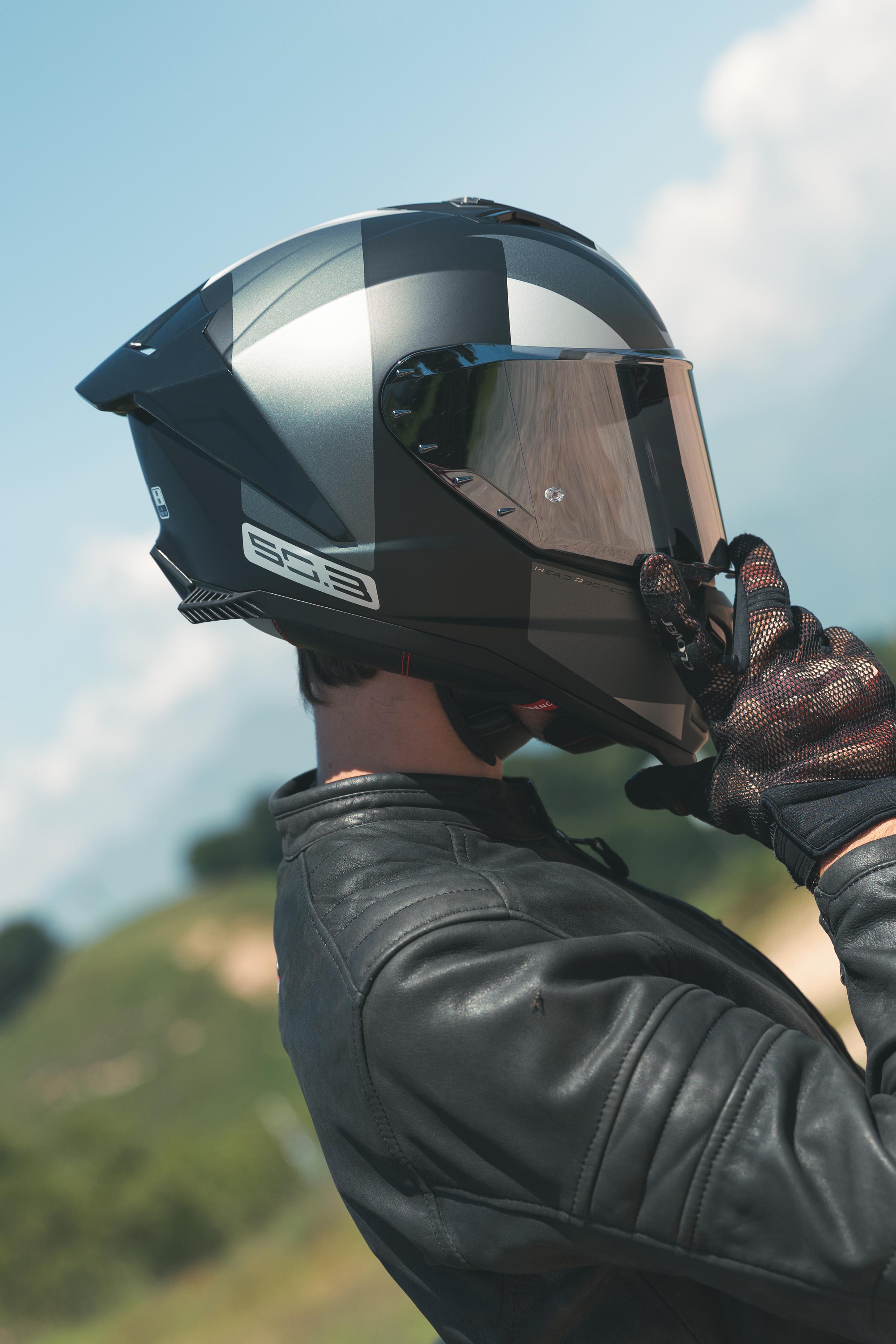 KTM 1390 SUPER DUKE R EVO (25) Sport Helmets 01 53 equipped with H503FVNTS