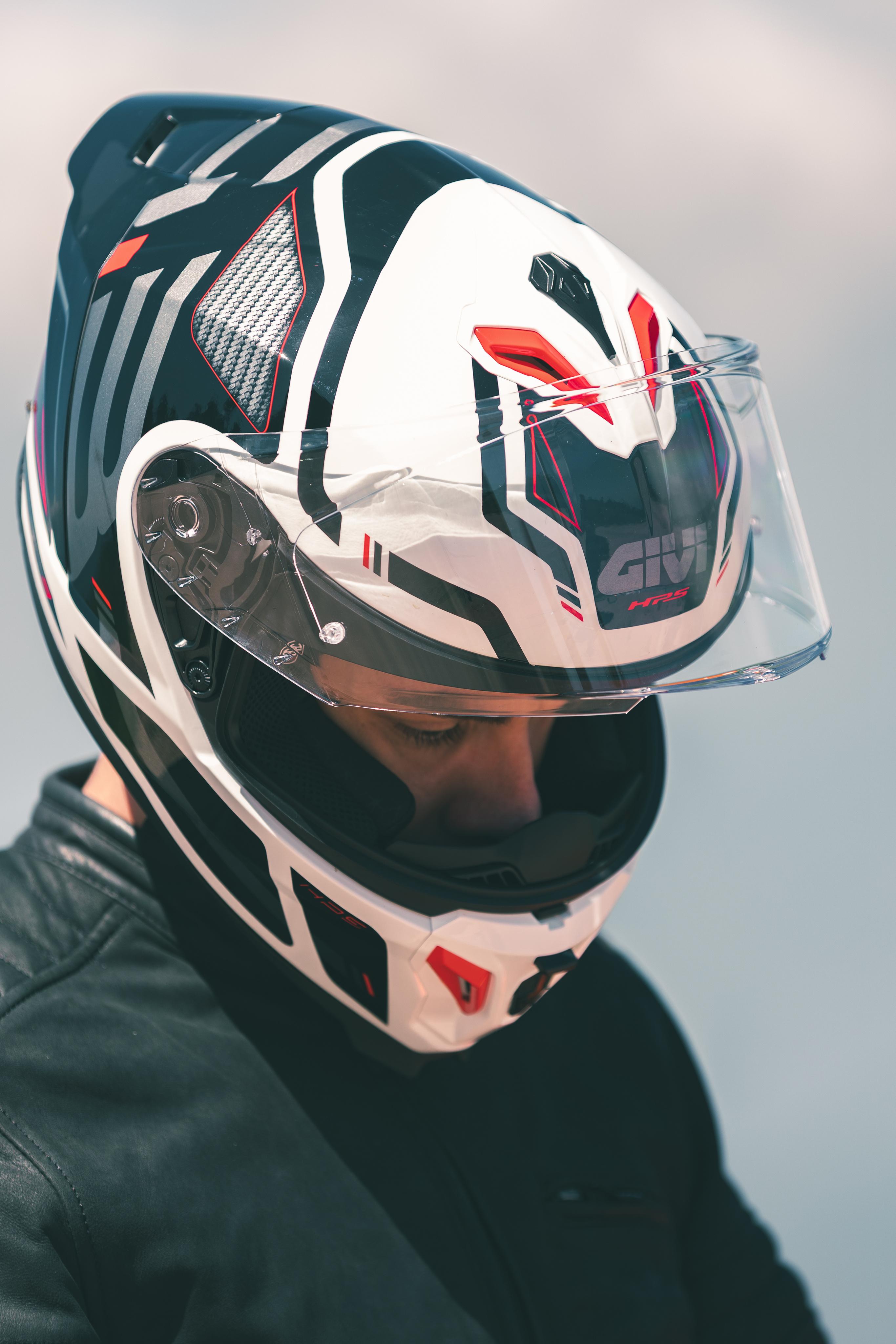 KTM 1390 SUPER DUKE R EVO (25) Sport Helmets 01 60 equipped with H503FQSWR