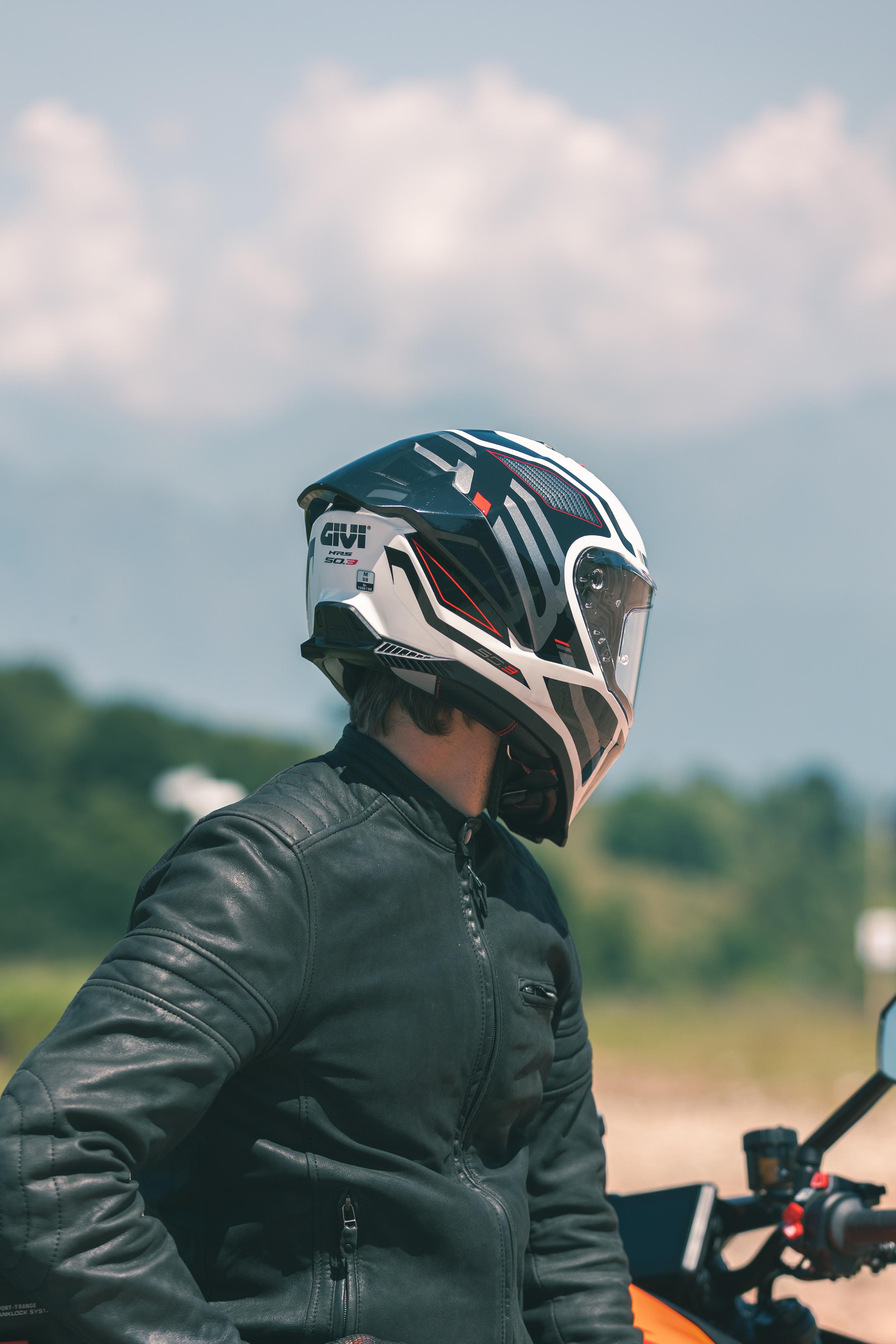 KTM 1390 SUPER DUKE R EVO (25) Sport Helmets 01 63 equipped with H503FQSWR