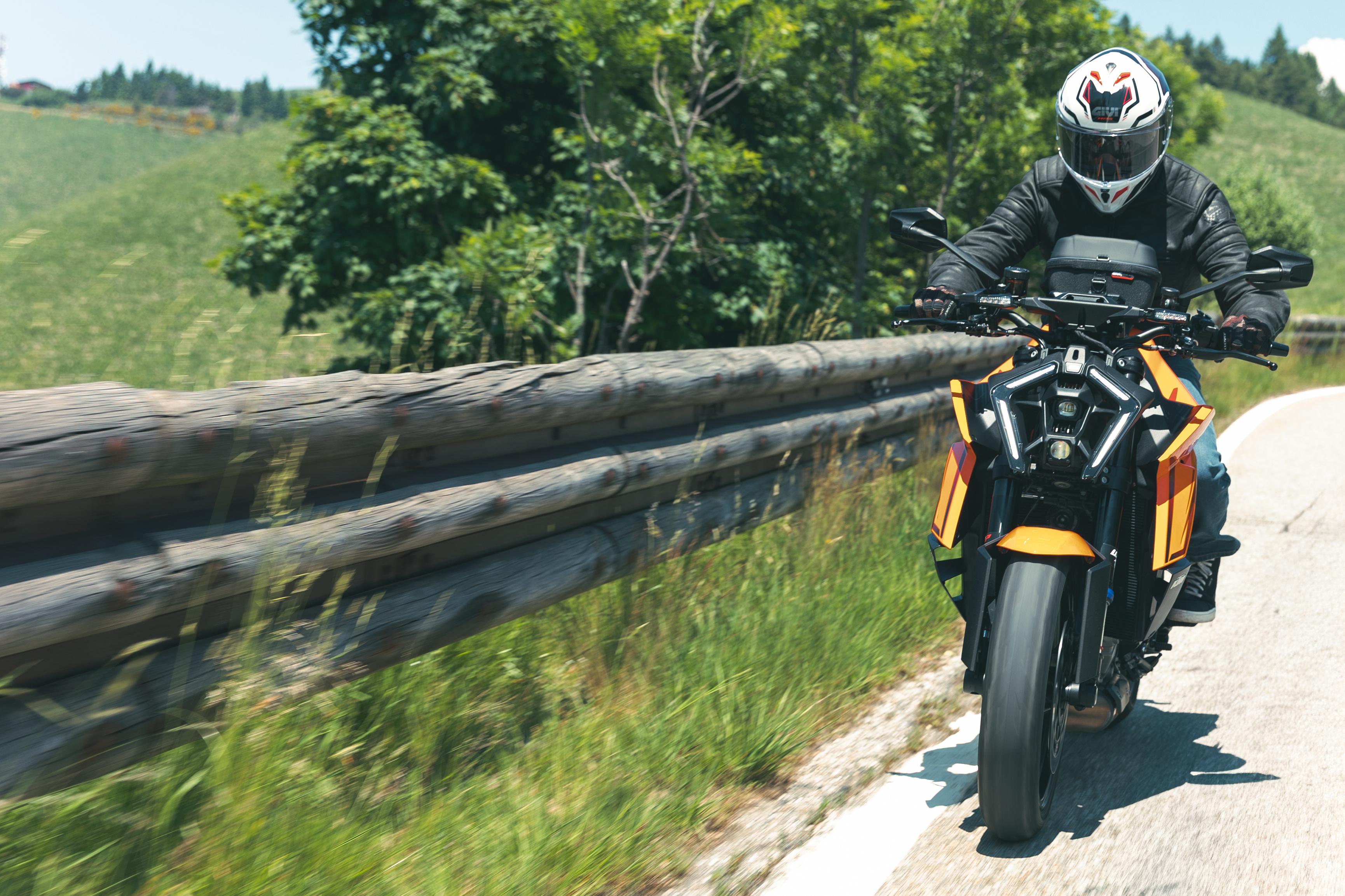 KTM 1390 SUPER DUKE R EVO (25) Caschi Sport 01 71 allestita con H503FQSWR