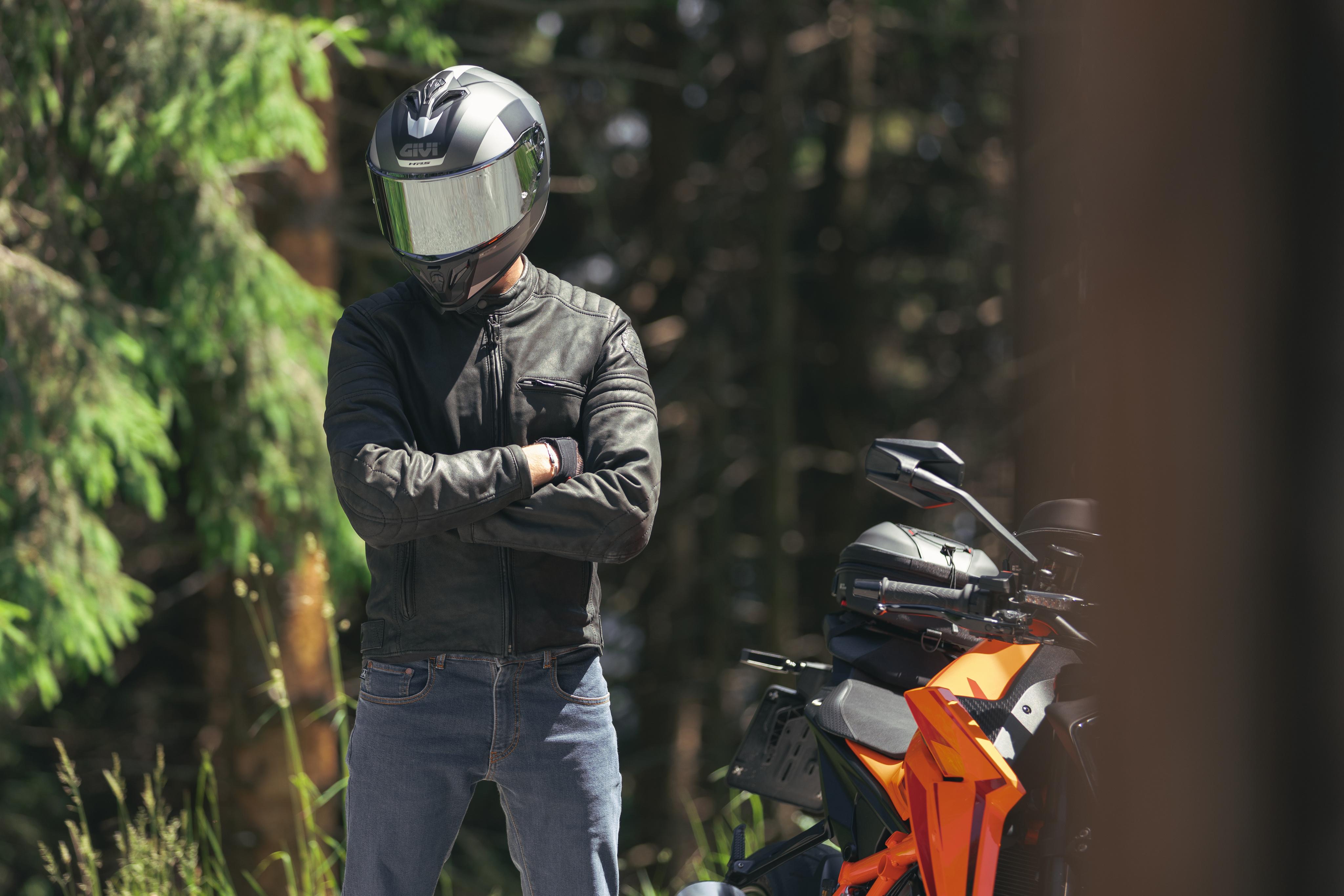 KTM 1390 SUPER DUKE R EVO (25) Sport Helmets 01 75 equipped with H503FVNTS