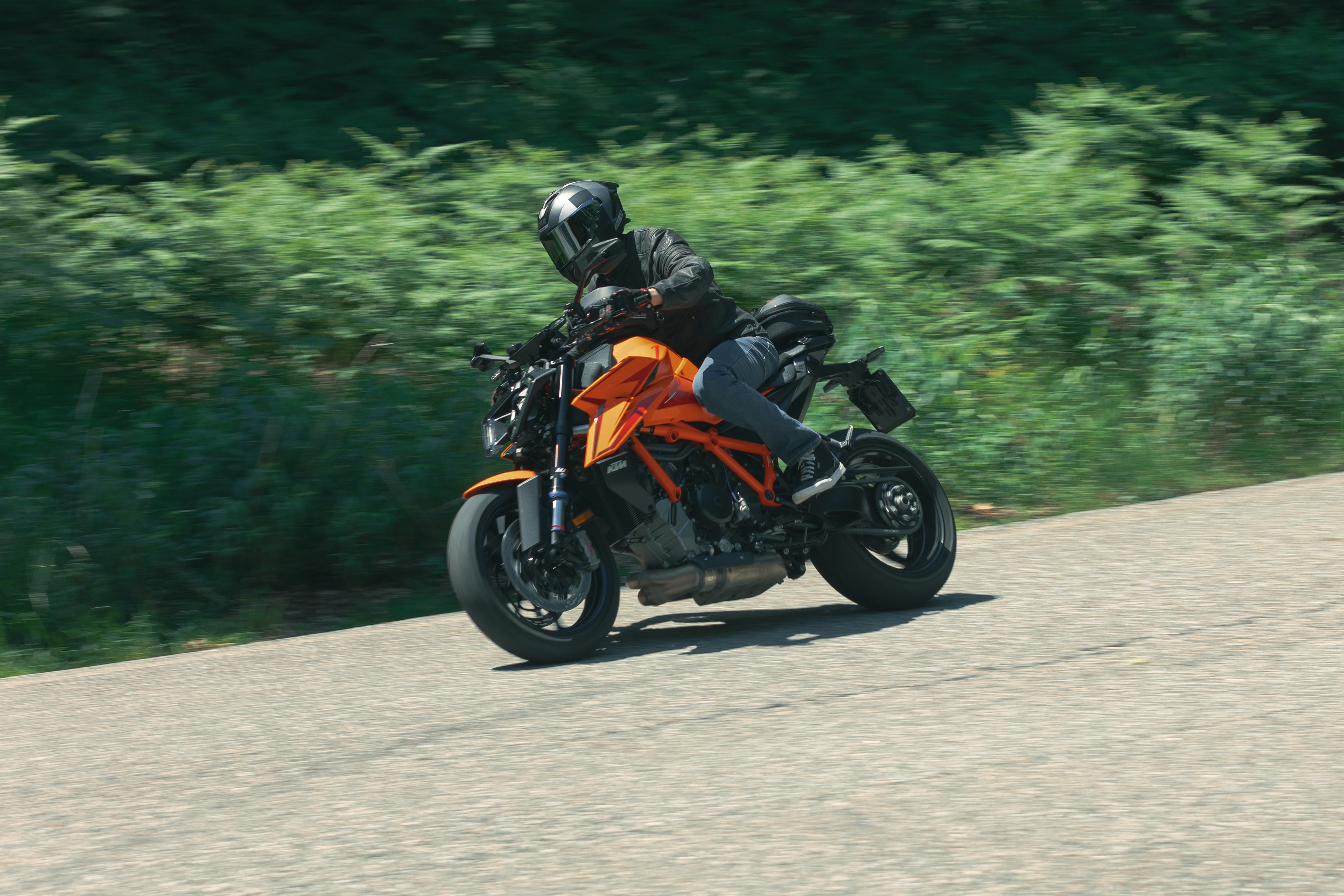 KTM 1390 SUPER DUKE R EVO (25) Sport Helmets 01 79 equipped with H503FVNTS