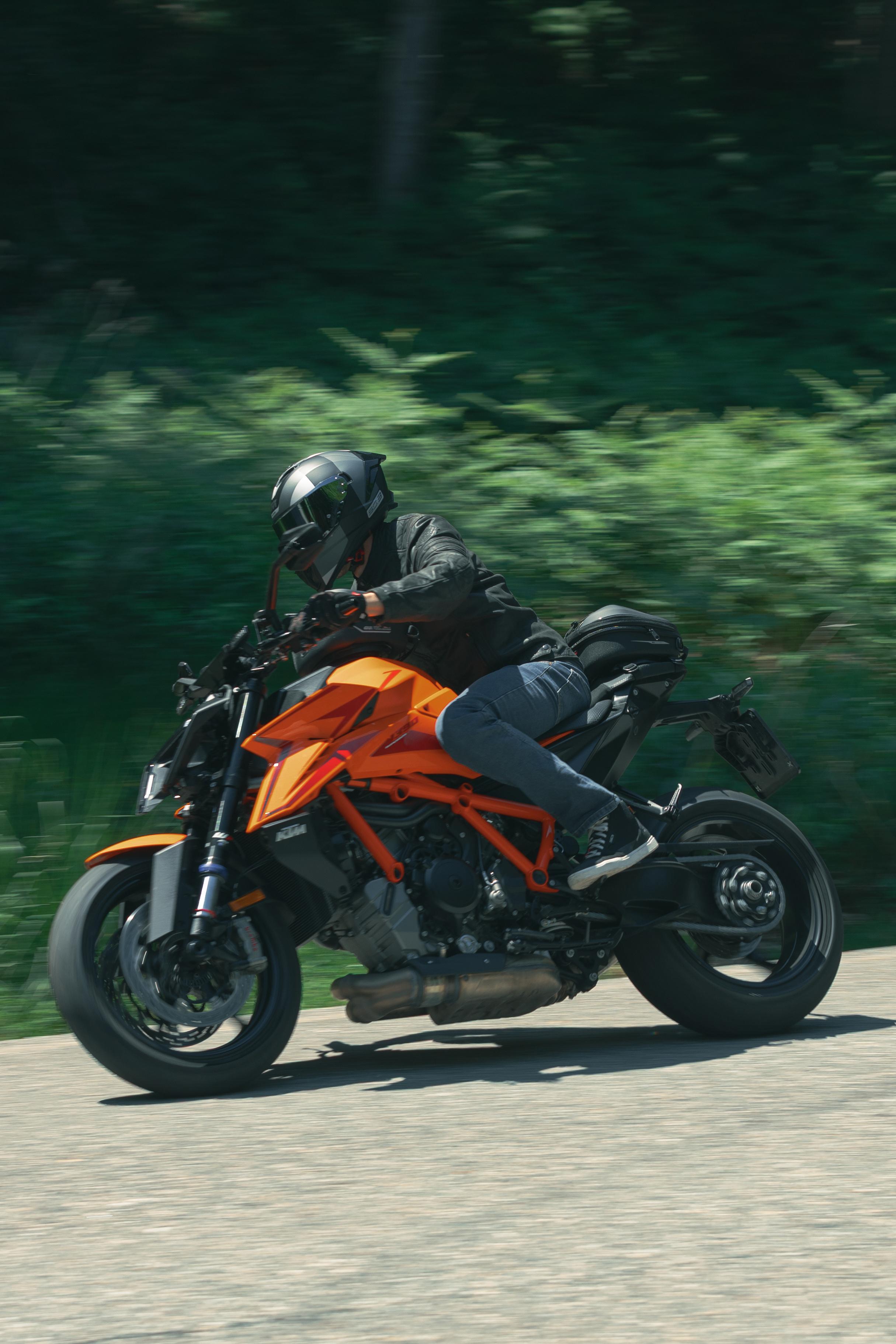 KTM 1390 SUPER DUKE R EVO (25) Sport Helmets 01 80 equipped with H503FVNTS