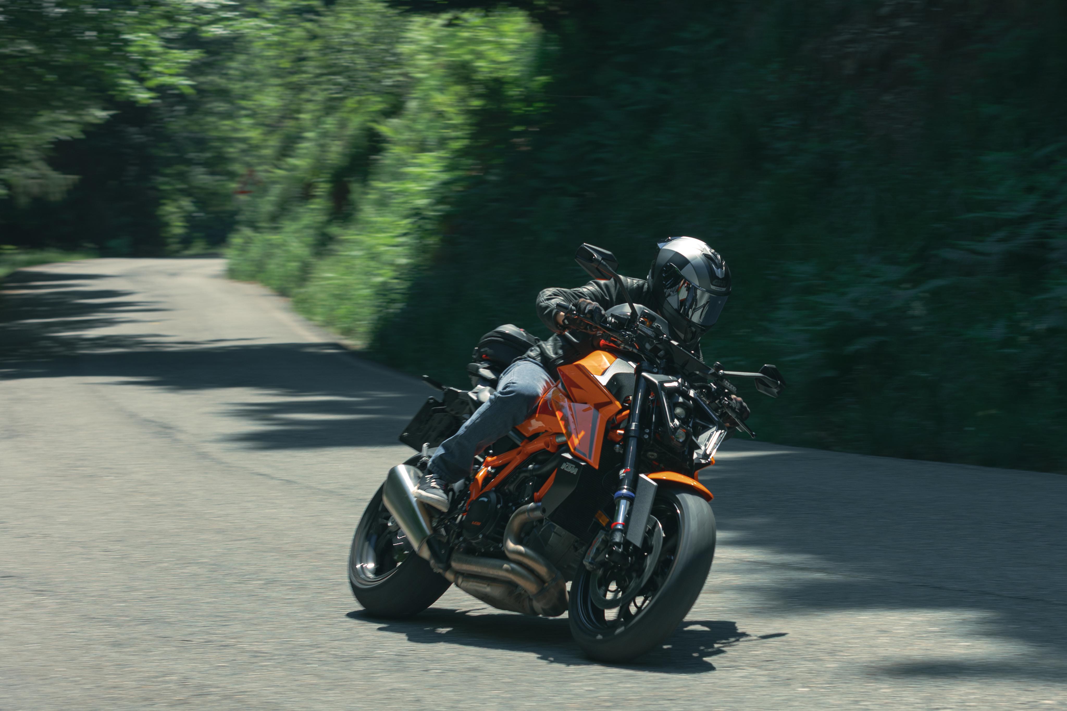 KTM 1390 SUPER DUKE R EVO (25) Sport Helmets 01 82 equipped with H503FVNTS