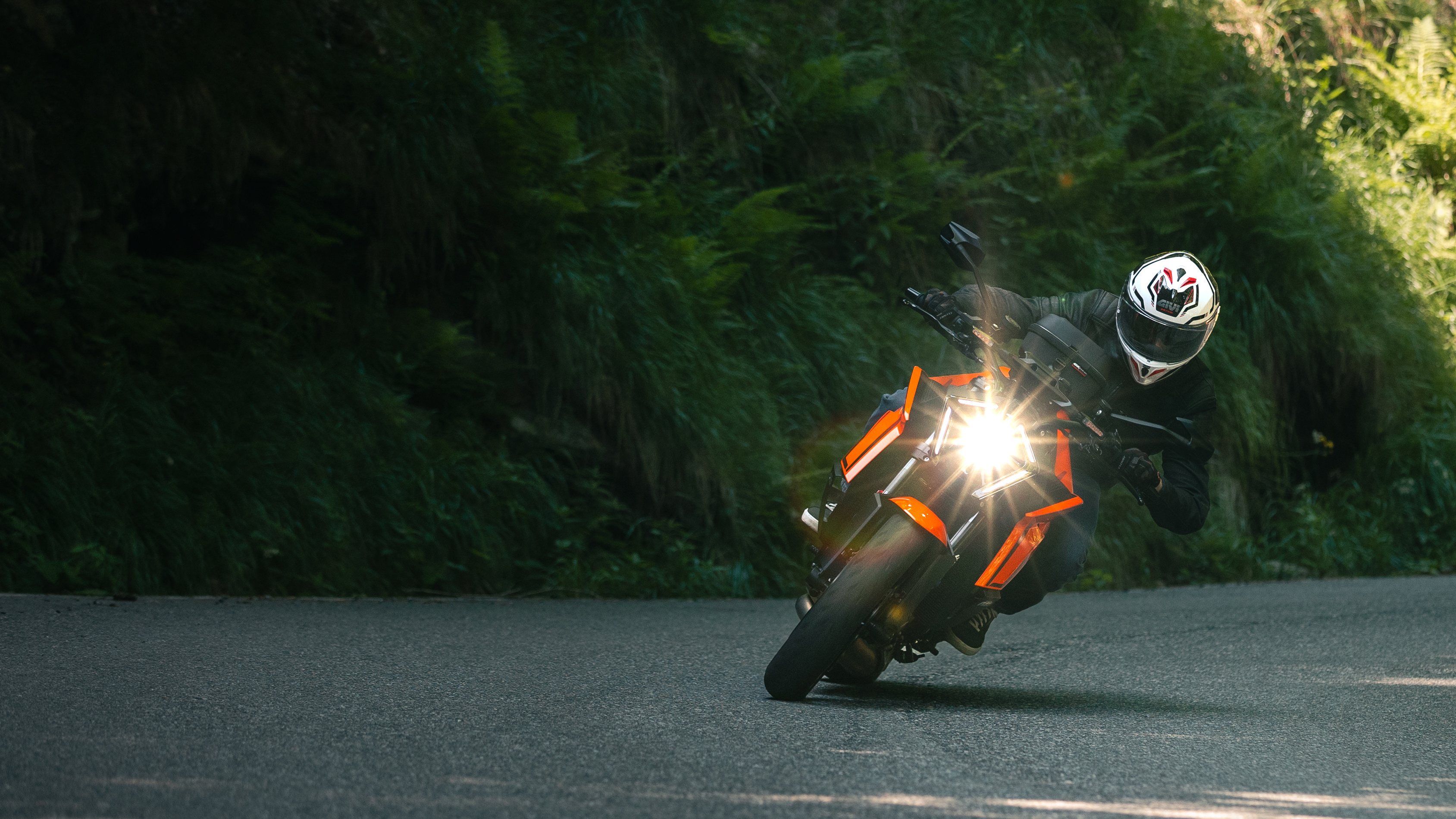 KTM 1390 SUPER DUKE R EVO (25) Sport Helmets 01 84 equipped with H503FQSWR