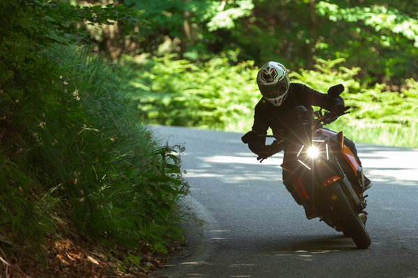 KTM 1390 SUPER DUKE R EVO (25) Sport Helmets 01 85 equipped with H503FQSWR