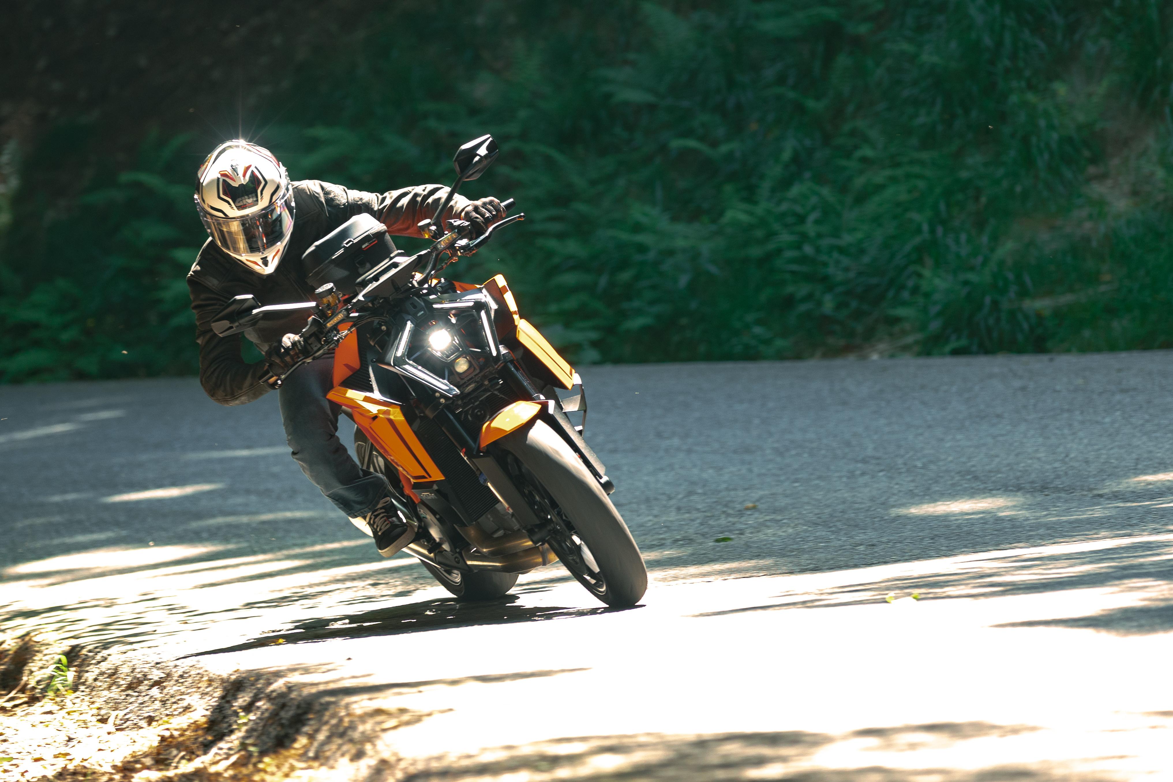 KTM 1390 SUPER DUKE R EVO (25) Caschi Sport 01 86 allestita con H503FQSWR