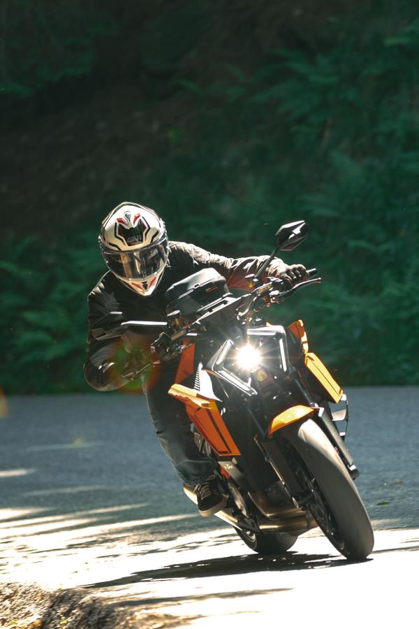 KTM 1390 SUPER DUKE R EVO (25) Sport Helmets 01 87 equipped with H503FQSWR