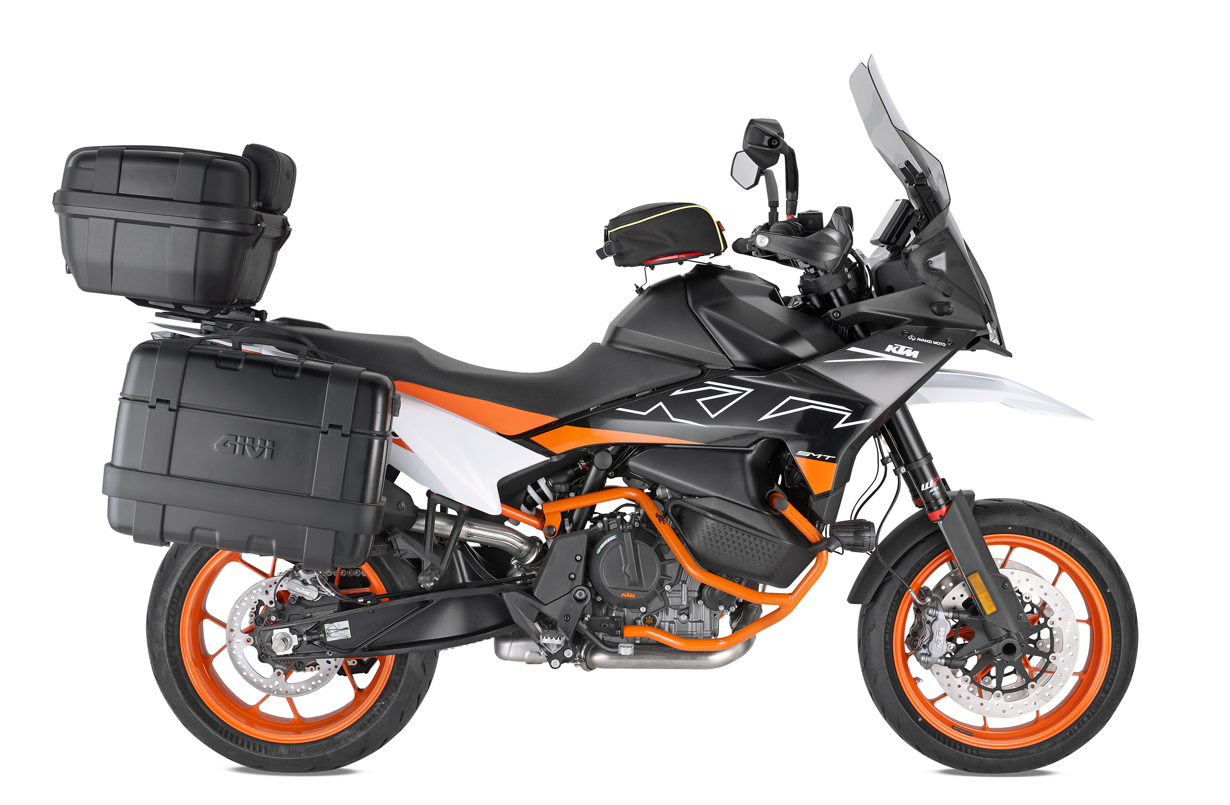 KTM 890 SMT (23) allestita con GIVI TRK