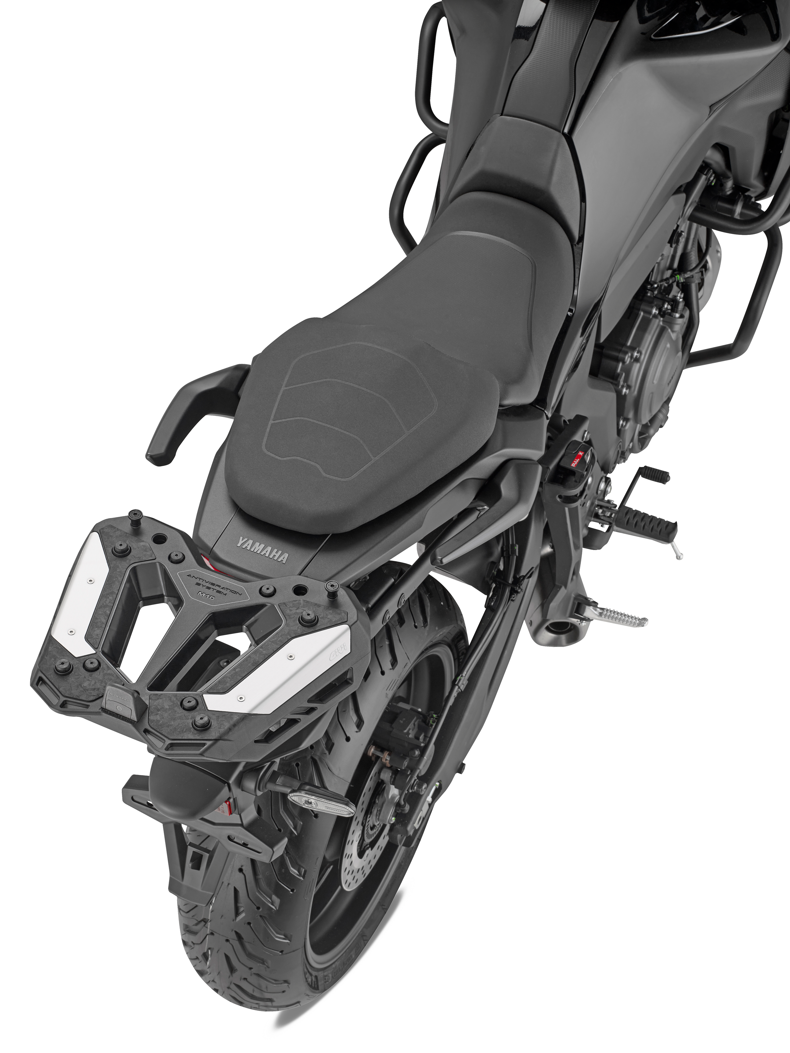 SR2177 Attacco posteriore specifico per bauletto MONOKEY® o MONOLOCK® da abbinare alla piastra MONOKEY® M5, M7, M8A, M8B, M9A, M9B o M10 o alla MONOLOCK® M5M o al portaborse in alluminio EX2M / l’abbinamento con M8A, M8B, M9A e M9B non permette il montaggio di un kit luci stop sulla valigia e/o dispositivo per l’apertura telecomandata della valigia. Specifico per YAMAHA Tracer 7 (25)