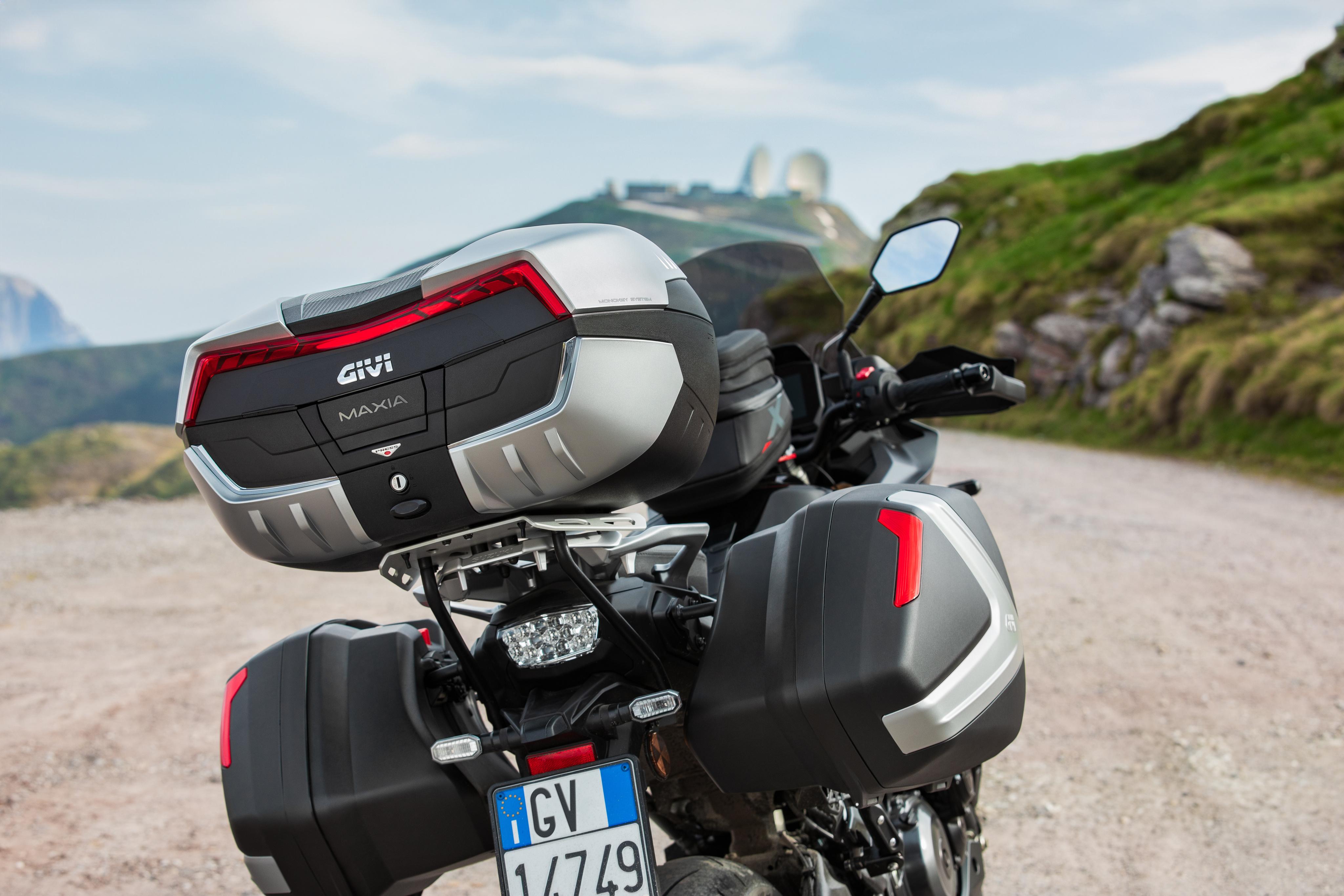 Suzuki GSX-S1000GX (24) Maxia 5 003 allestita con V58N