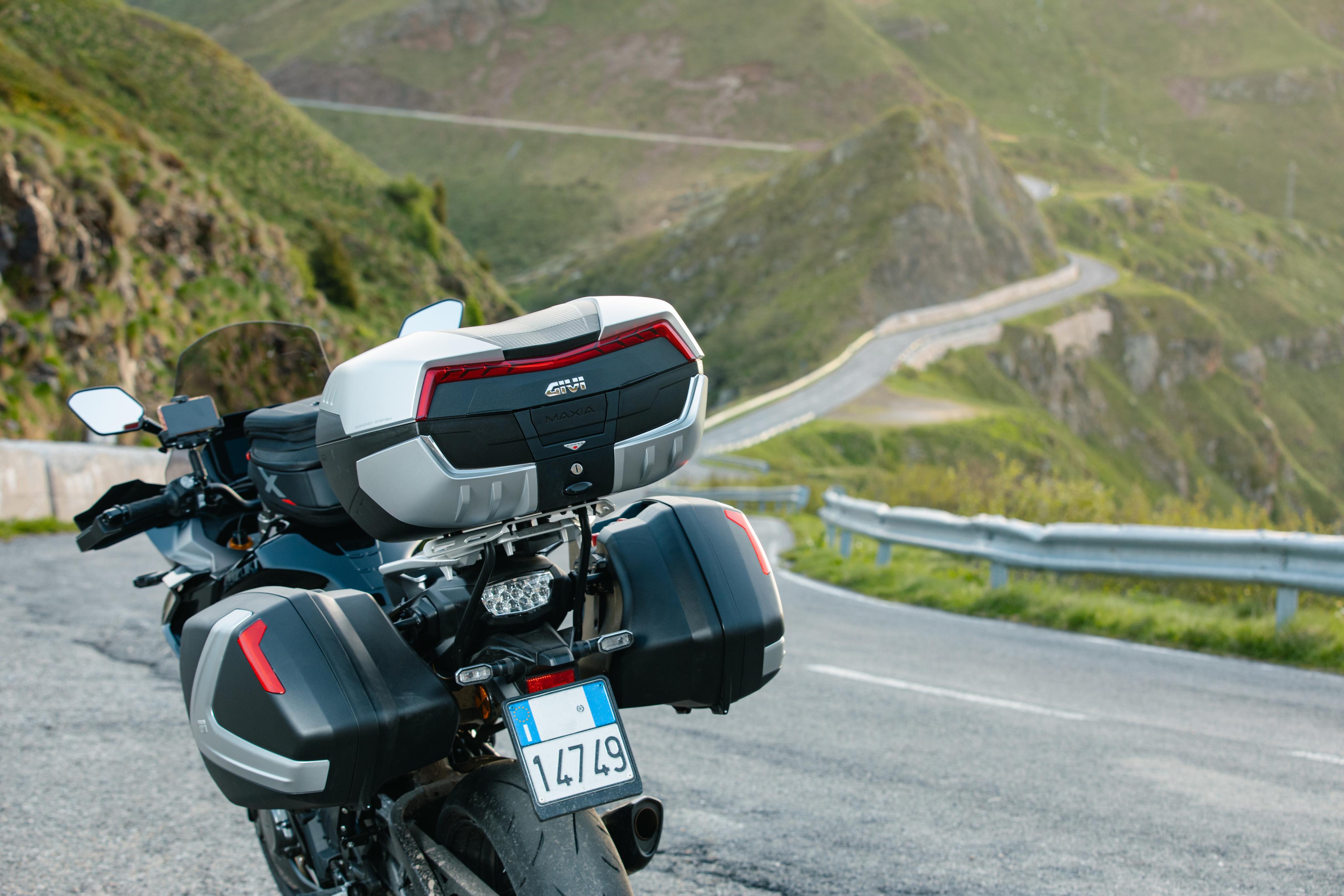 Suzuki GSX-S1000GX (24) Maxia 5 009 allestita con V58N