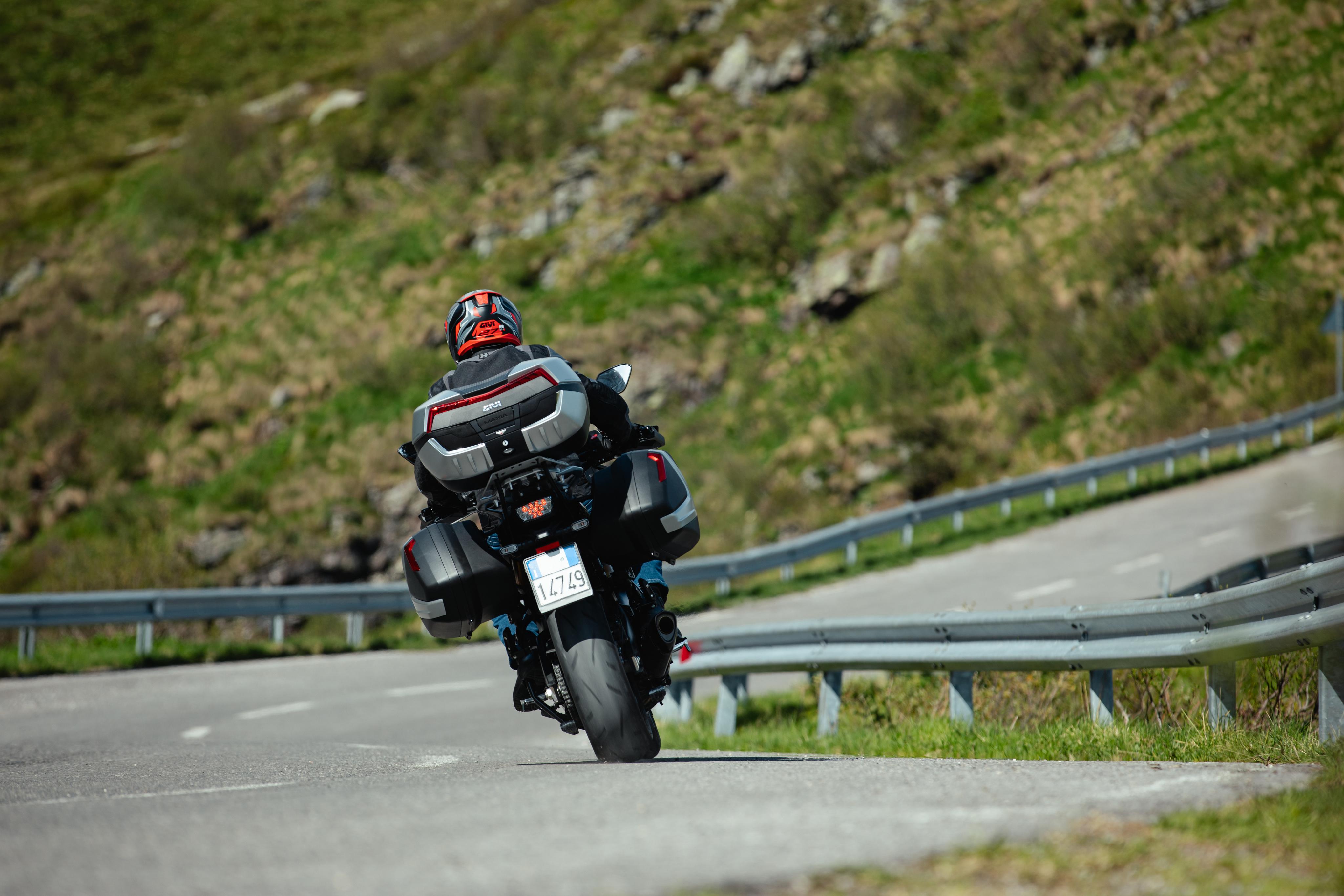 Suzuki GSX-S1000GX (24) Maxia 5 016 allestita con V58N
