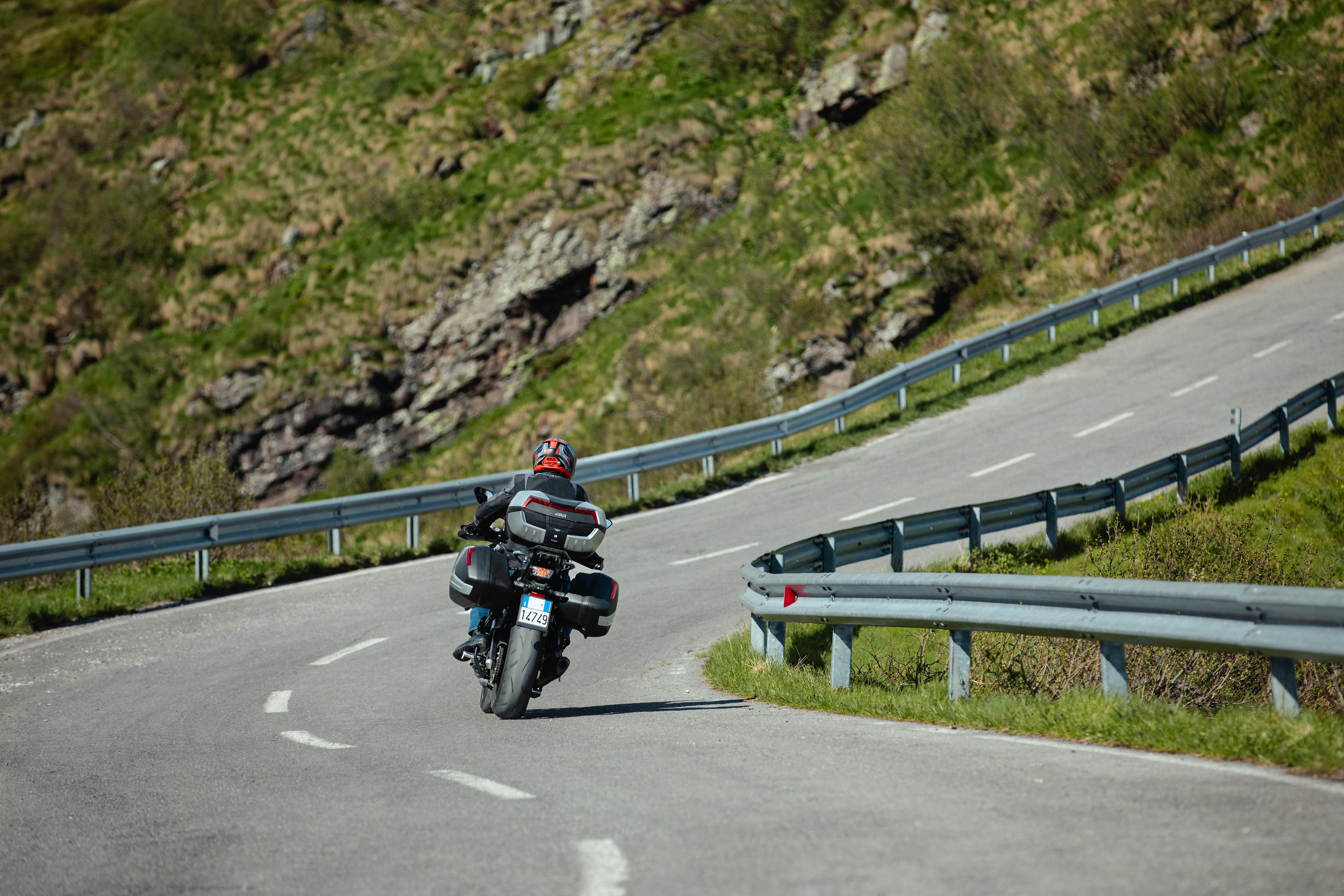 Suzuki GSX-S1000GX (24) Maxia 5 017 allestita con V58N
