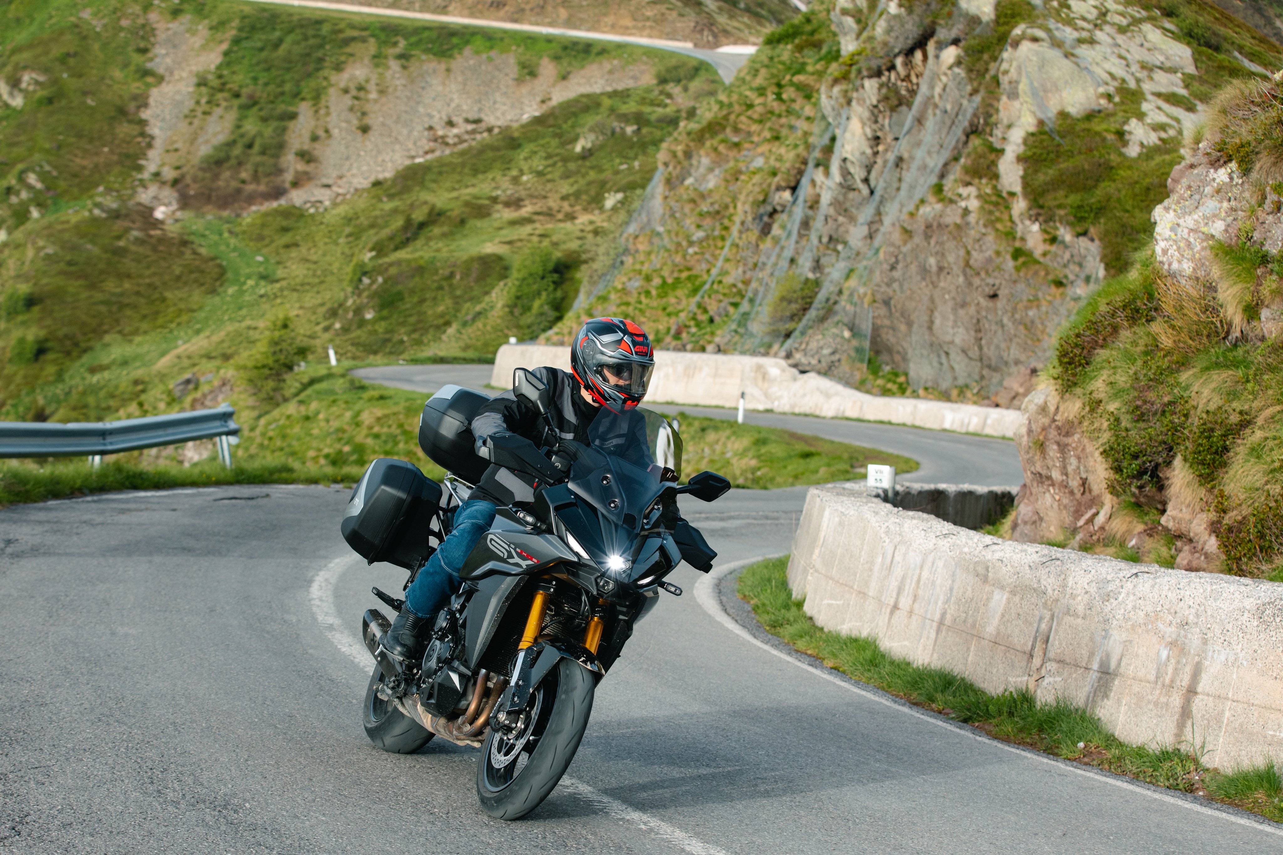 Suzuki GSX-S1000GX (24) Maxia 5 023 equipped with HX27FSEBR