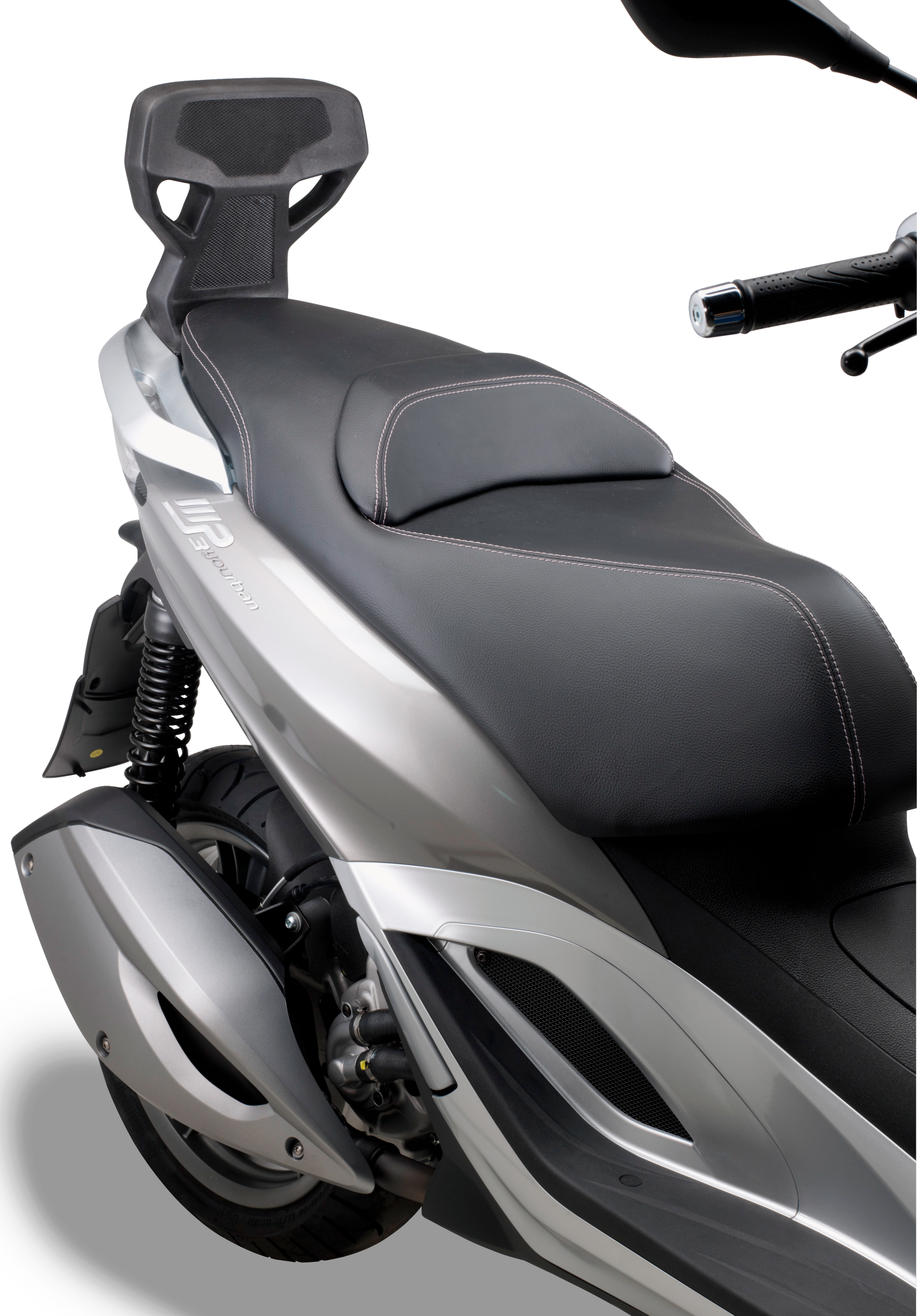 TB5600 backrest GIVI mounted on Piaggio Mp3 Yourban 300 (11)