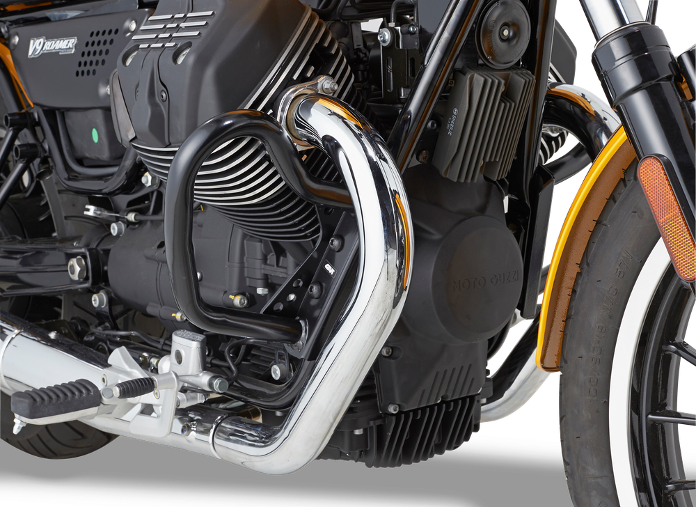 Paramotore GIVI TN8202 montata su Moto Guzzi V9 Bobber (16)