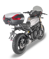 Bauletto GIVI V47N montato con ST611 su Benelli Leoncino 800 (22)