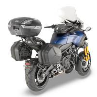 Bauletto GIVI V47NNT montato con SR2144 su Yamaha Niken GT 900 (19)