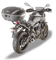 Bauletto GIVI V47NT montato con 2140FZ su Yamaha MT-07 (18)