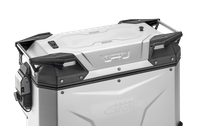 XL10 cargo bag X-line. Particolare del kit aggancio da montare sul coperchio delle valigie in alluminio