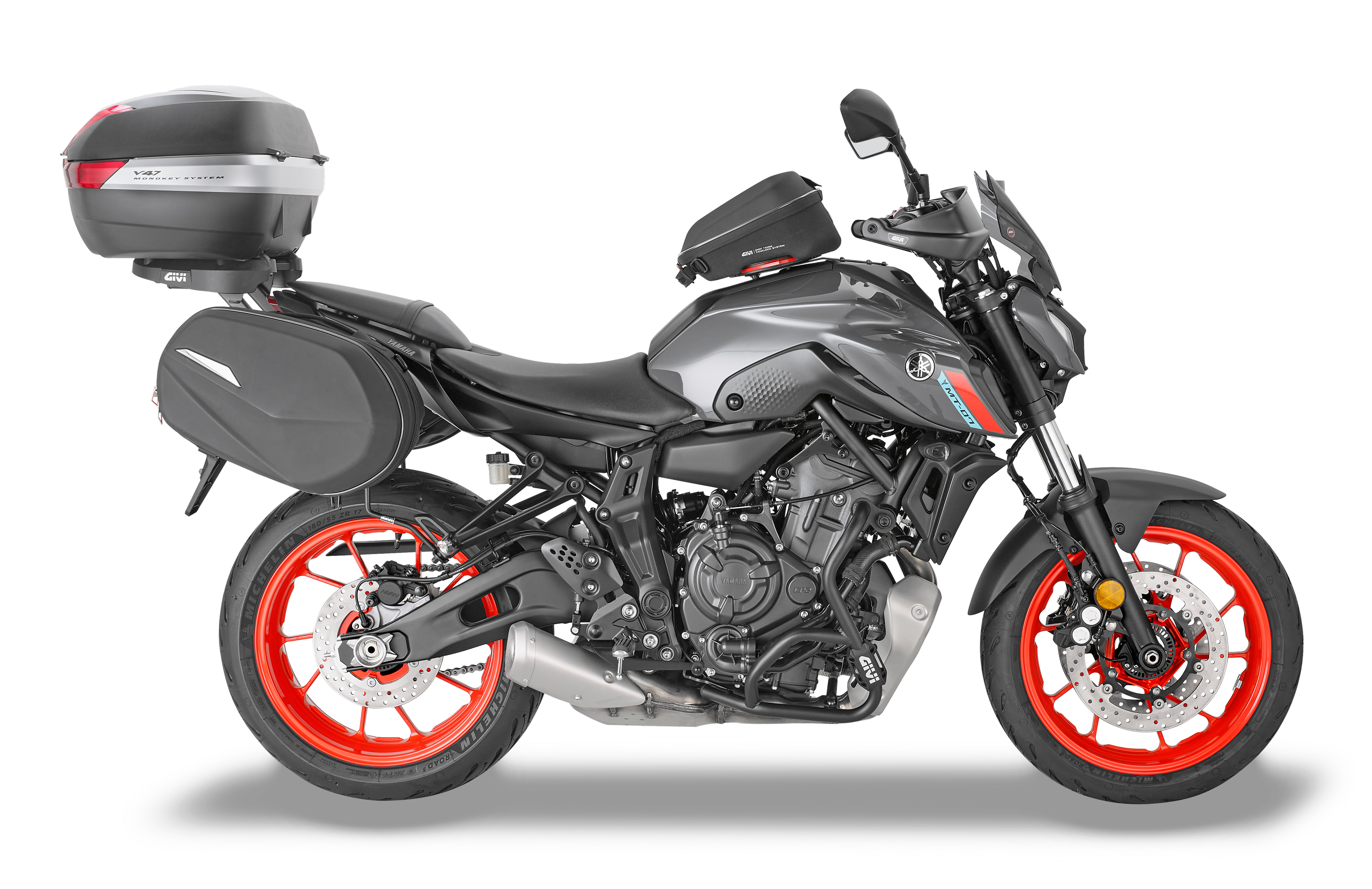 Yamaha MT-07 (21) allestita con GIVI V47