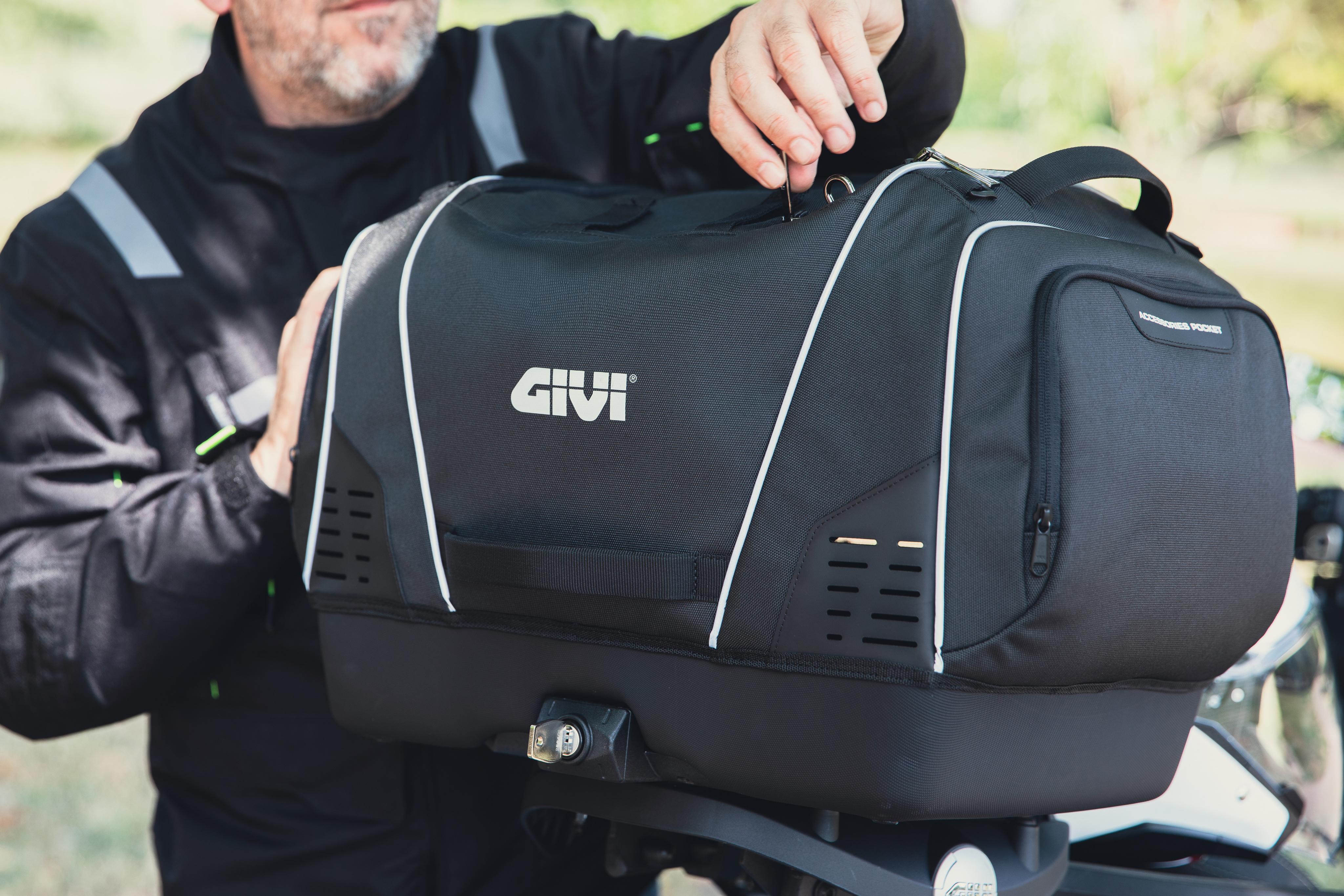 Yamaha T-Max 560 (25) Pet Bag 01 equipped with T525