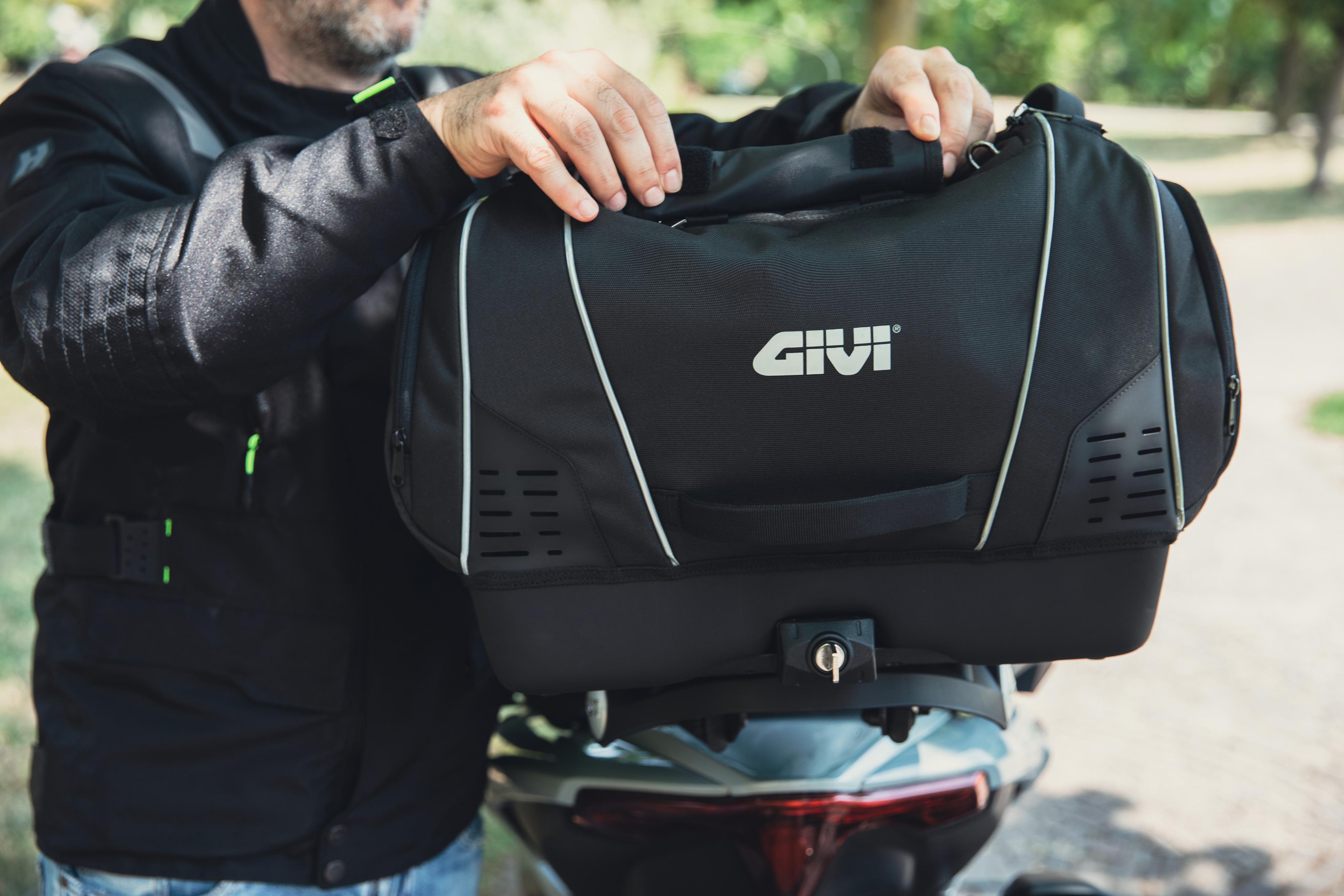 Yamaha T-Max 560 (25) Pet Bag 03 allestita con T525