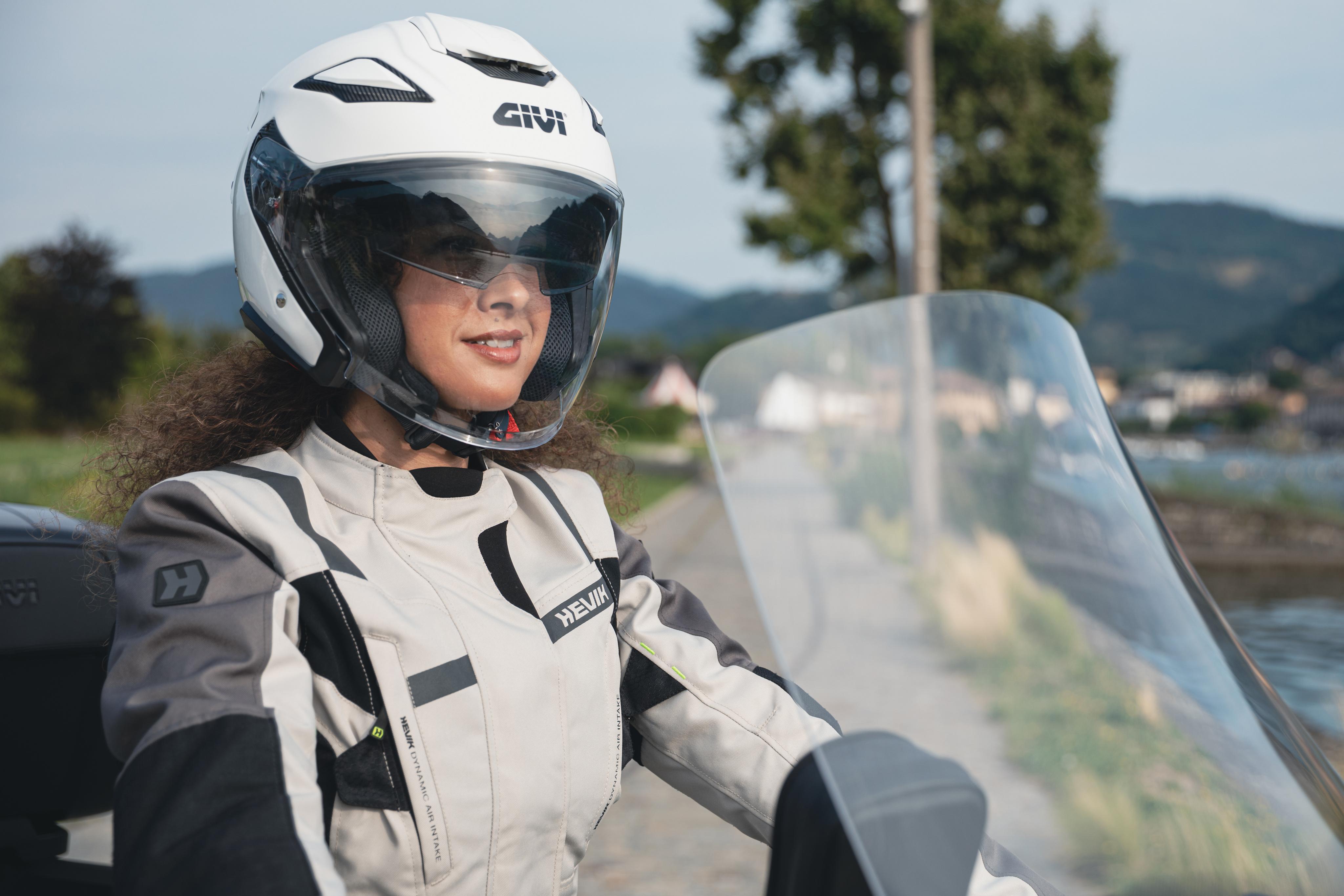 Yamaha T-Max 560 (25) Riviera Touring 11 allestita con HX29BB910