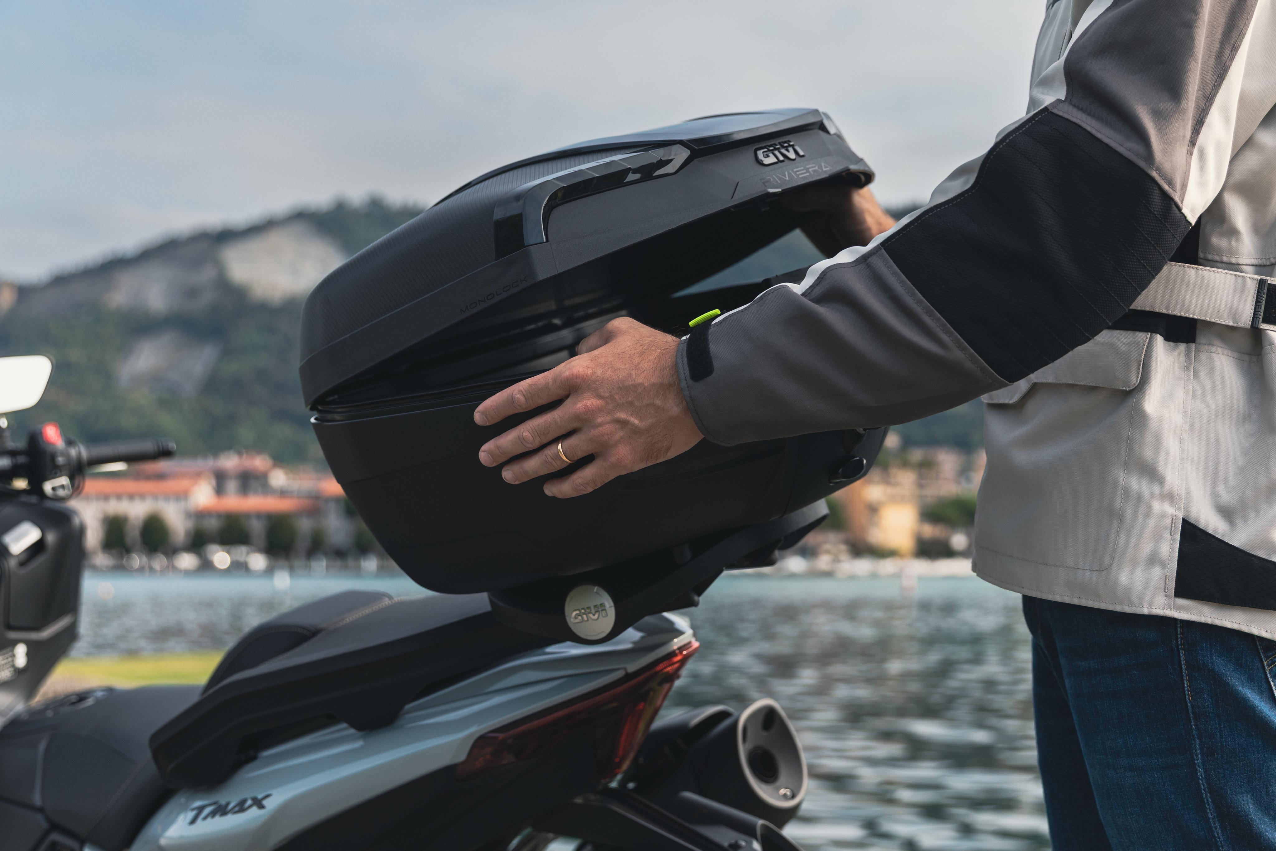 Yamaha T-Max 560 (25) Riviera Touring 22 allestita con E46NB